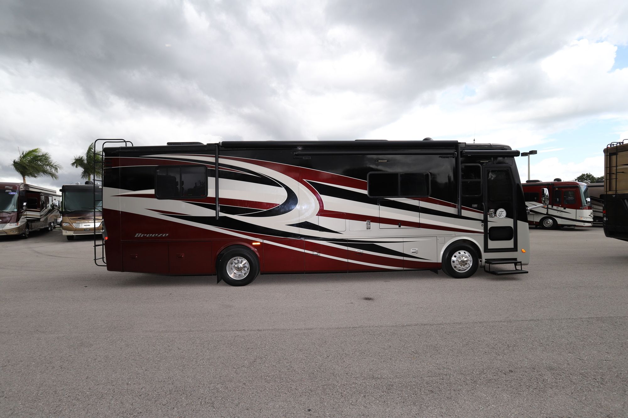 Used 2017 Tiffin Motor Homes Breeze 32BR Class A  For Sale