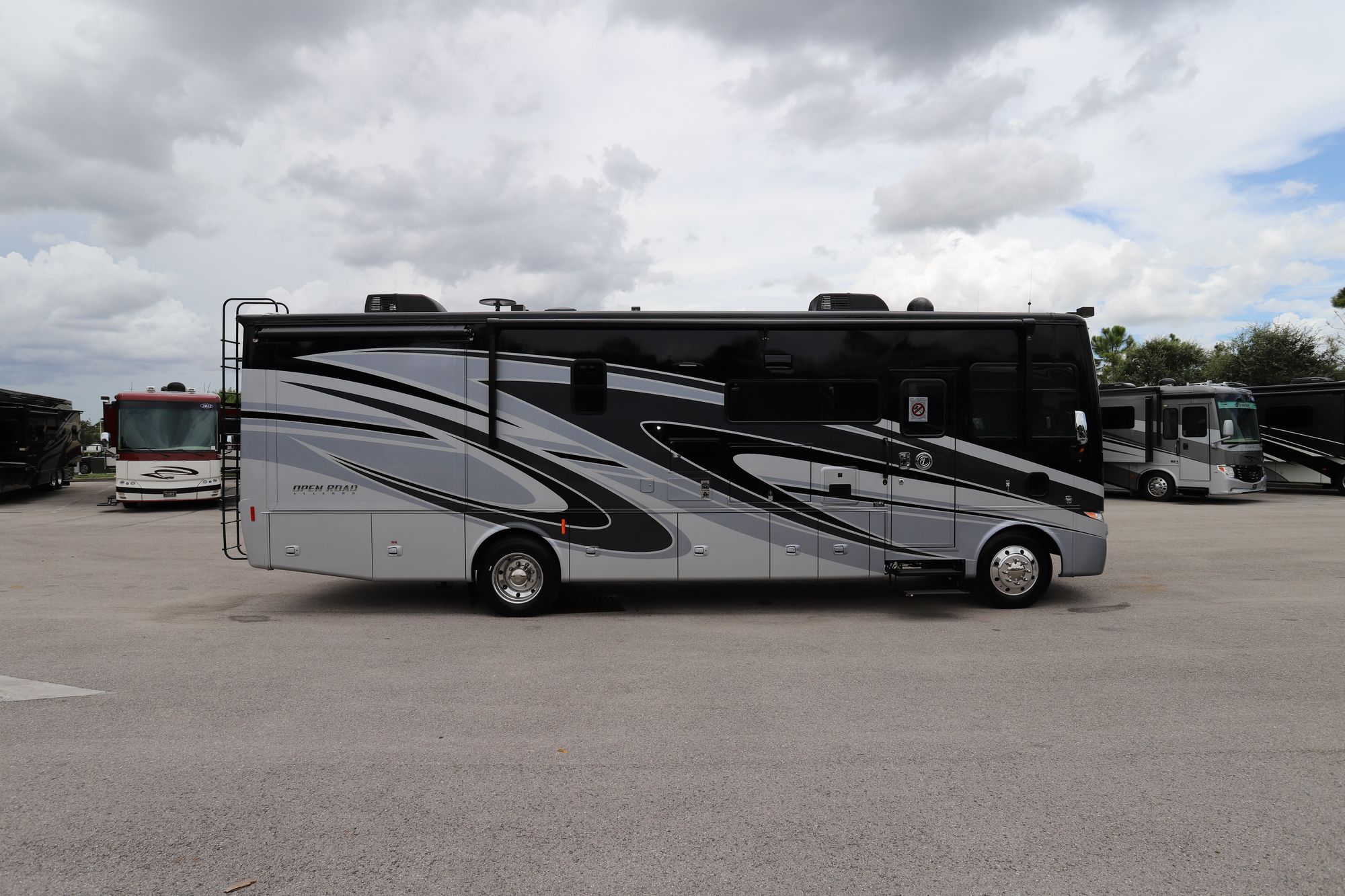 New 2021 Tiffin Motor Homes Allegro 32SA Class A  For Sale