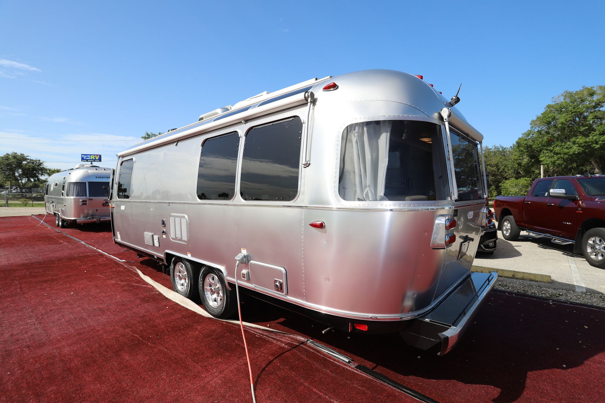 New 2021 Airstream Flying Cloud 25FB Travel Trailer  For Sale