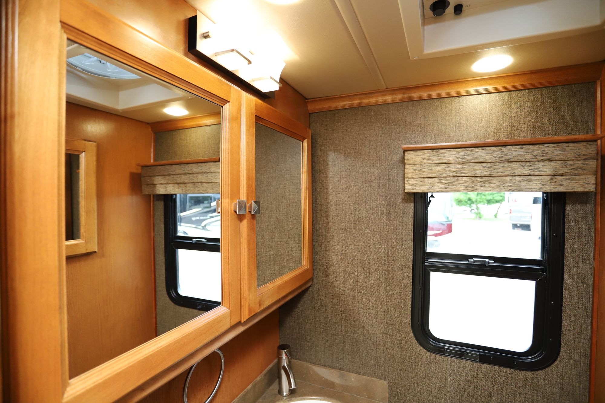 Used 2017 Tiffin Motor Homes Breeze 32BR Class A  For Sale