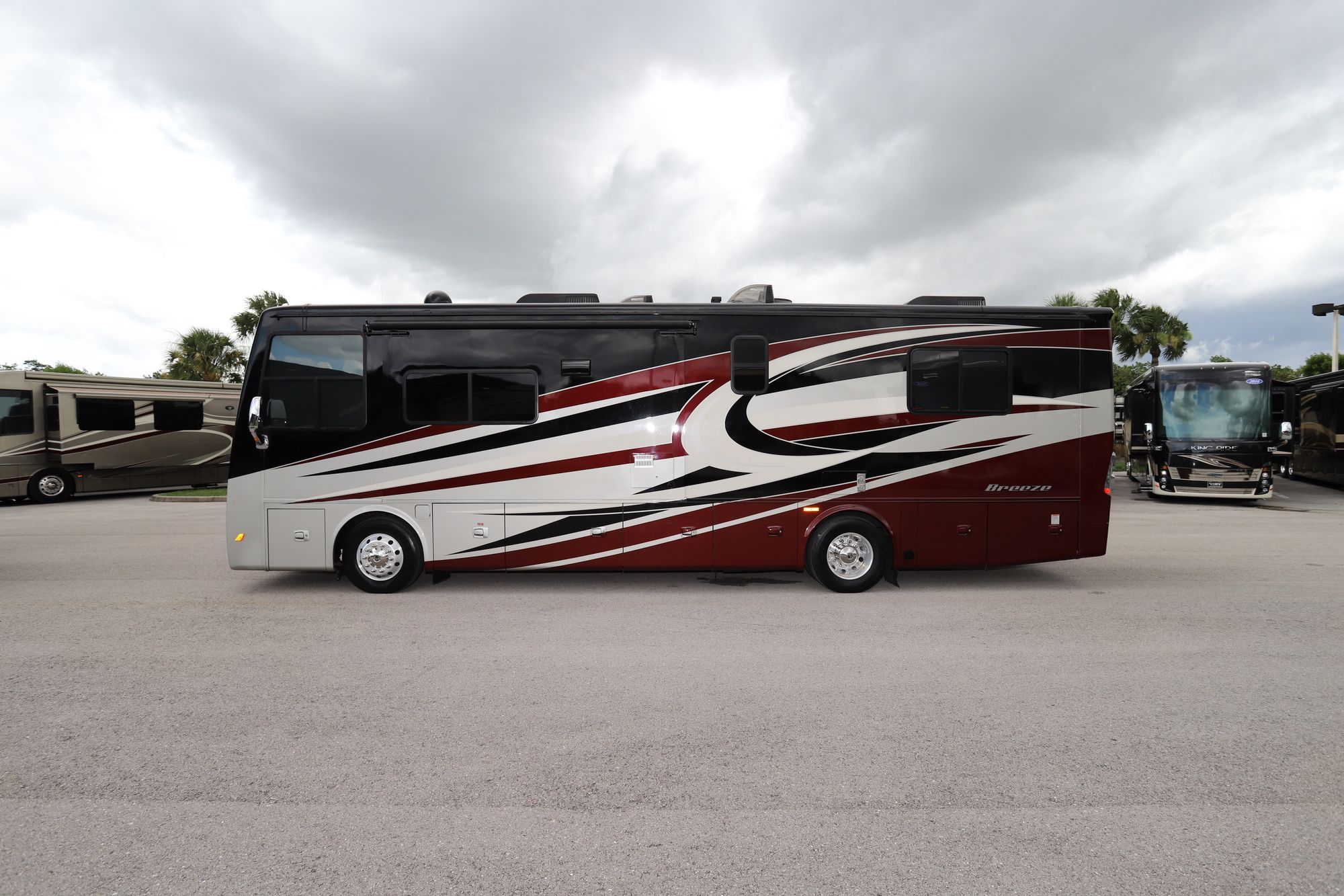 Used 2017 Tiffin Motor Homes Breeze 32BR Class A  For Sale