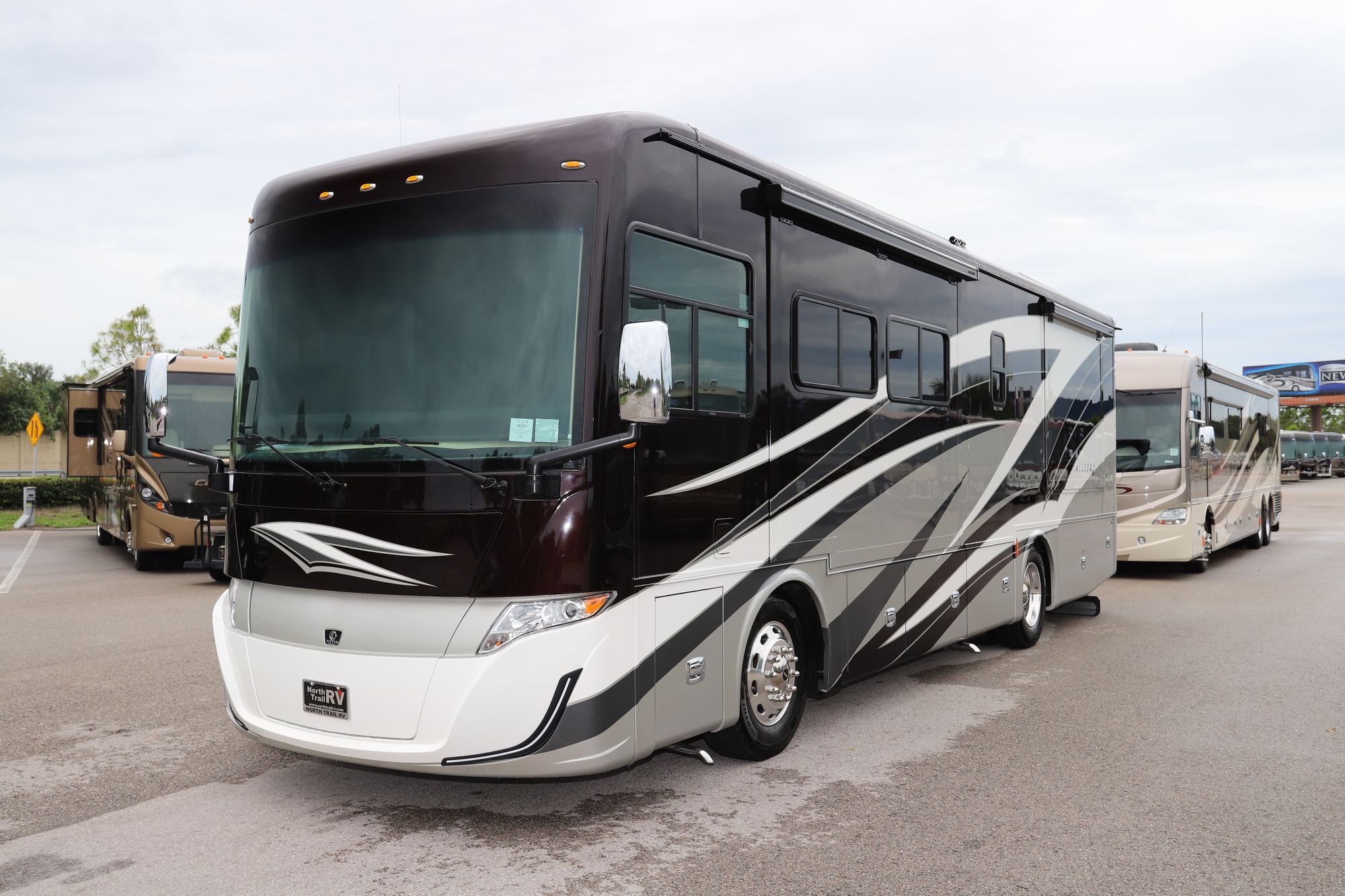 New 2021 Tiffin Motor Homes Allegro Red 33AA Class A  For Sale