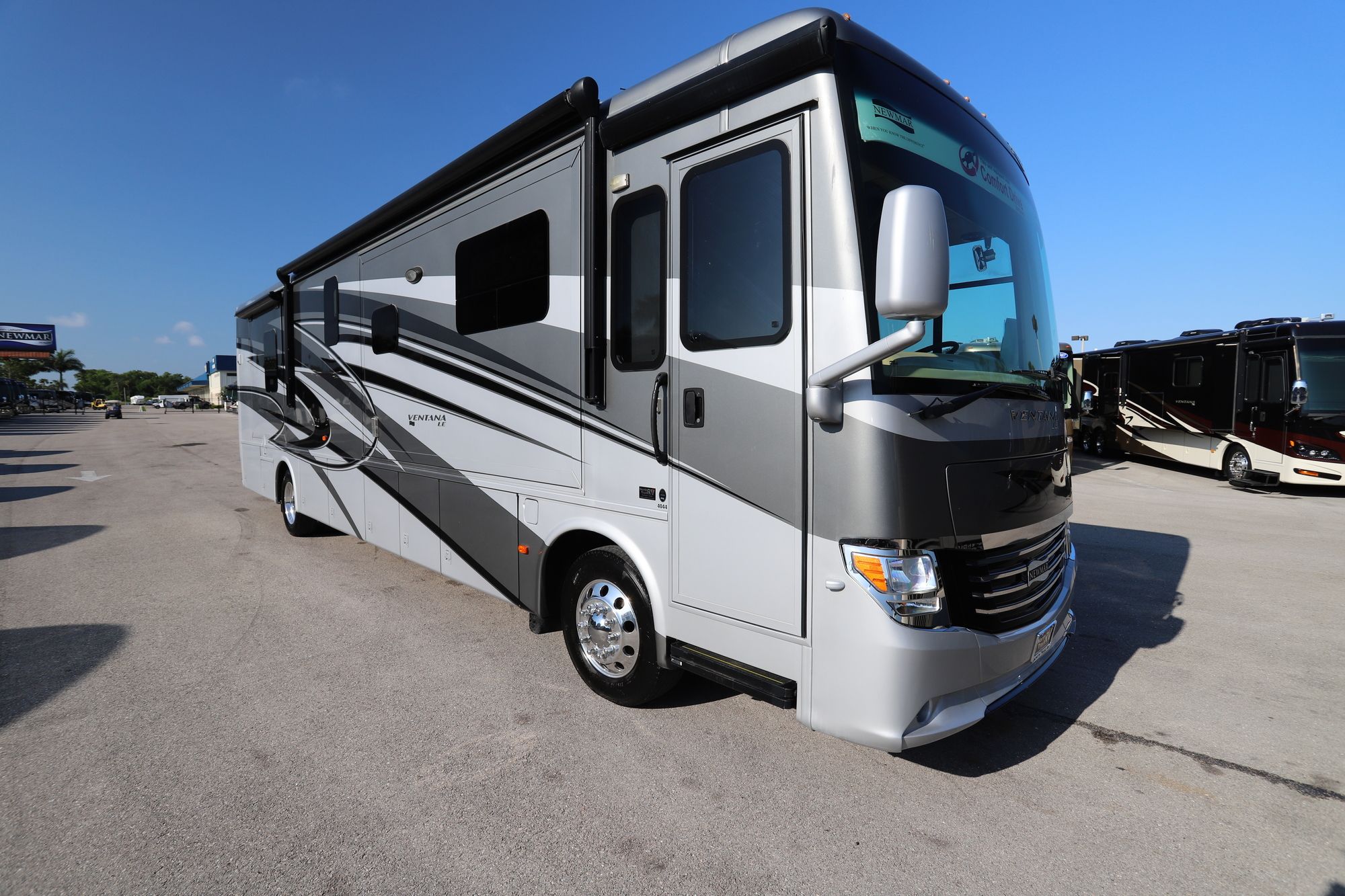 Used 2016 Newmar Ventana Le 4044 Class A  For Sale