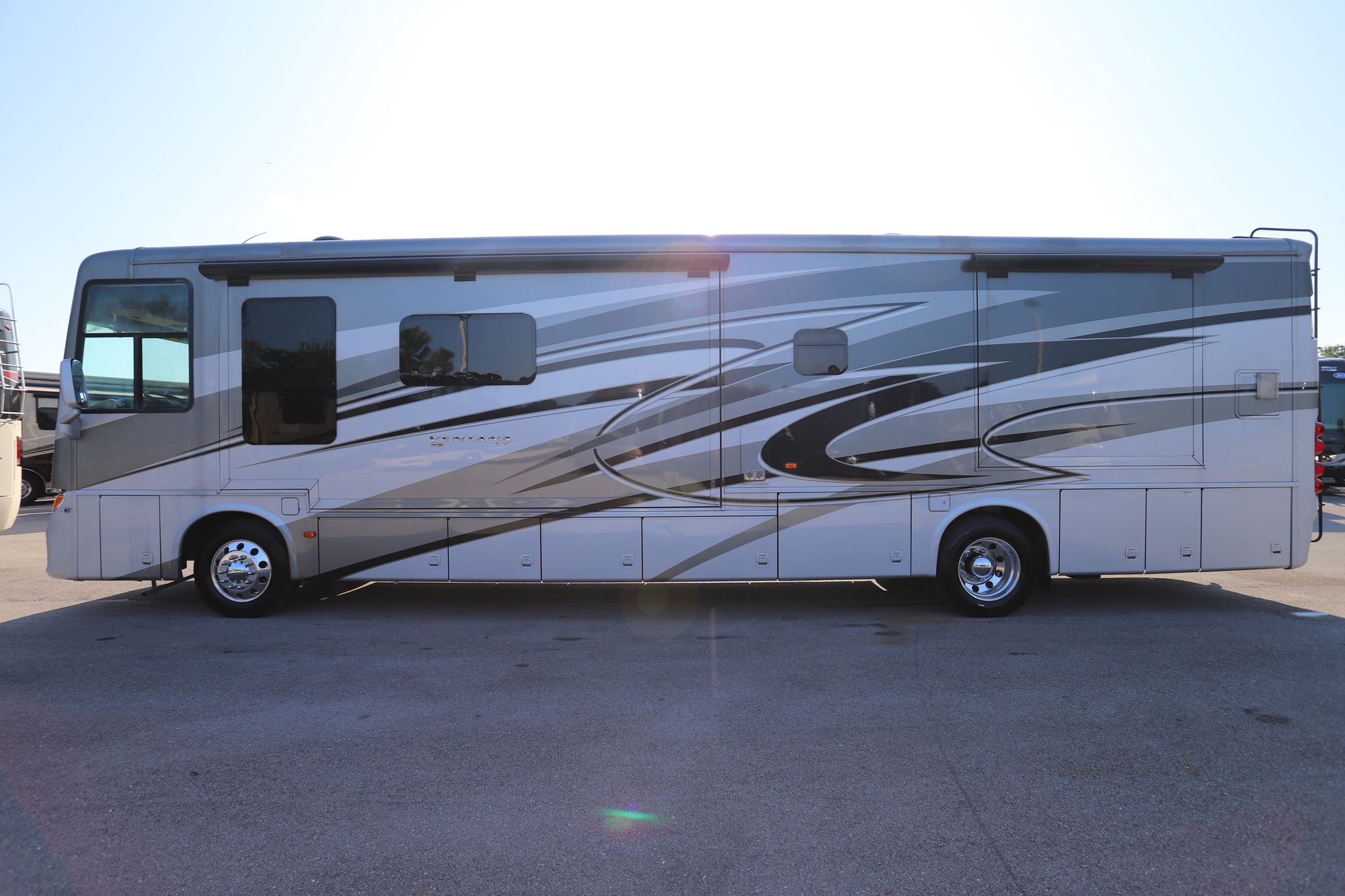 Used 2016 Newmar Ventana Le 4044 Class A  For Sale