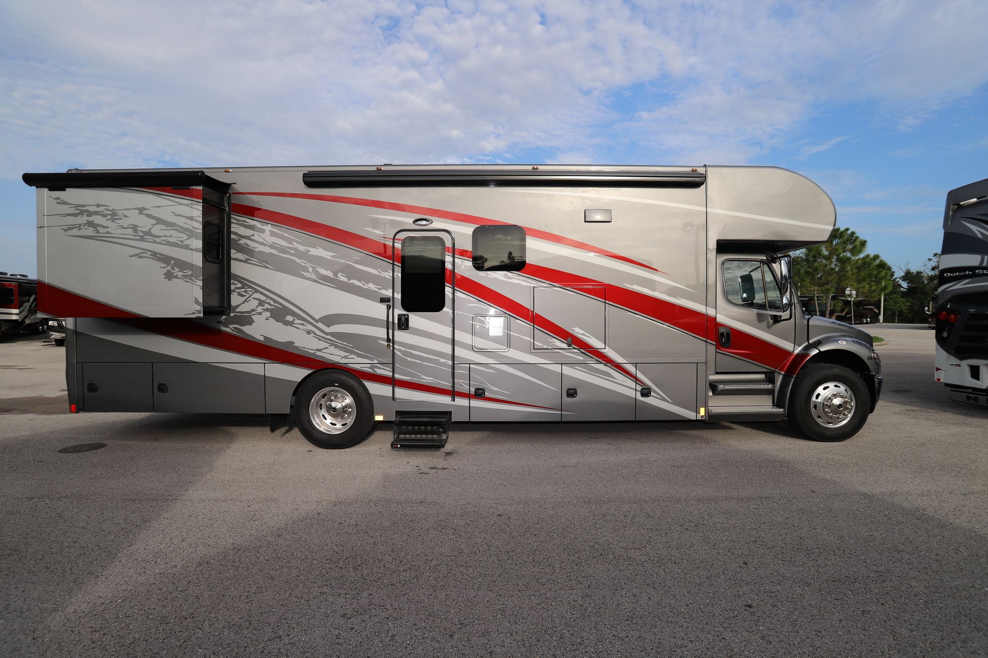 New 2021 Renegade Rv Valencia 35MB Super C  For Sale