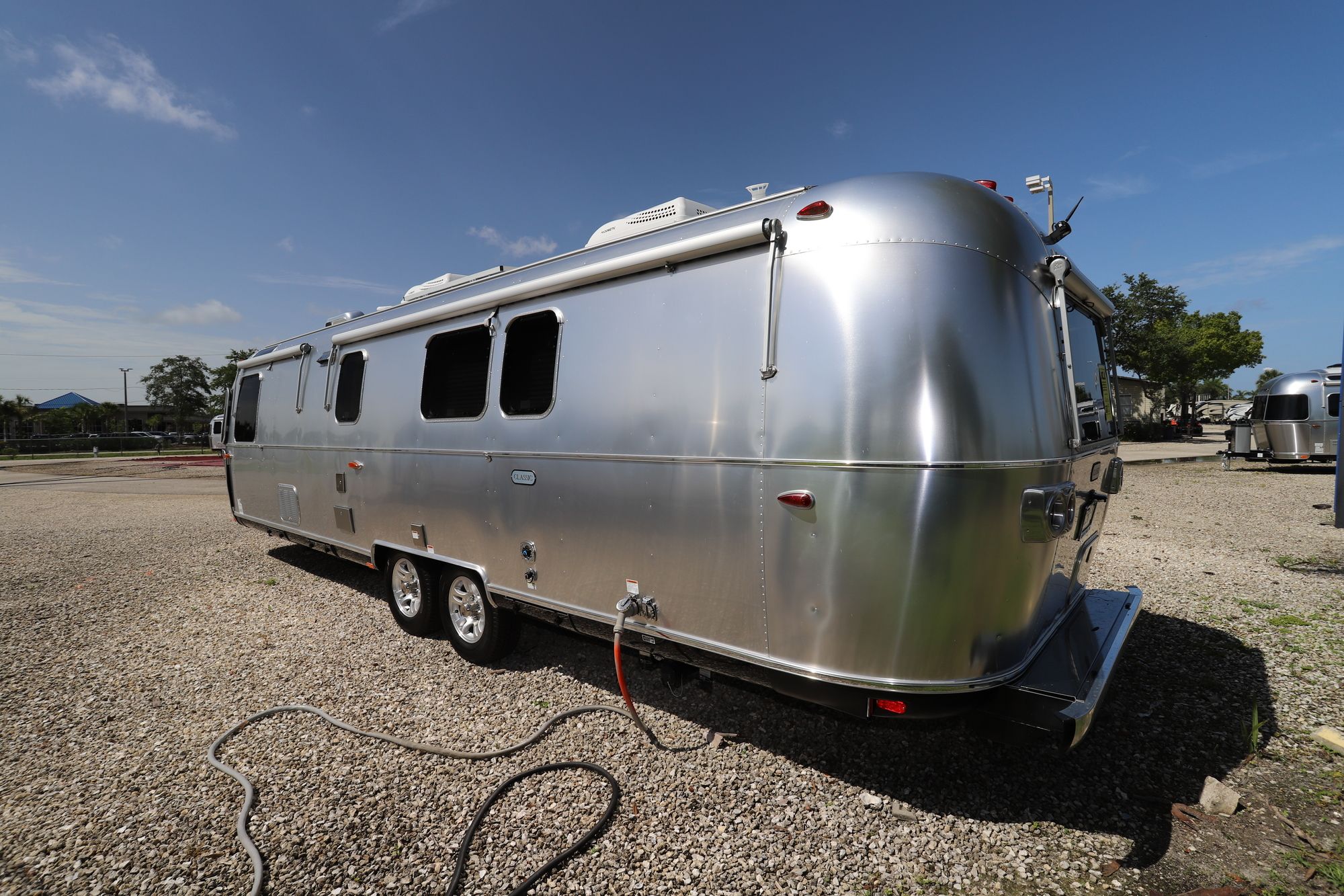 New 2020 Airstream Classic 33FB Travel Trailer  For Sale