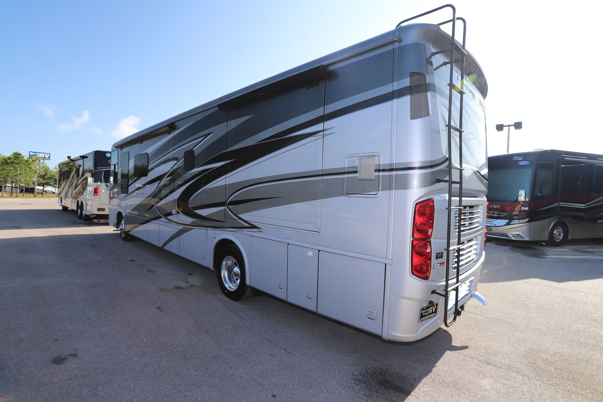 Used 2016 Newmar Ventana Le 4044 Class A  For Sale