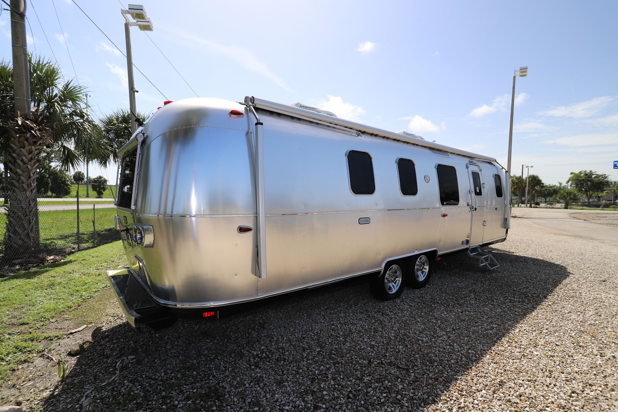 New 2020 Airstream Classic 33FB Travel Trailer  For Sale