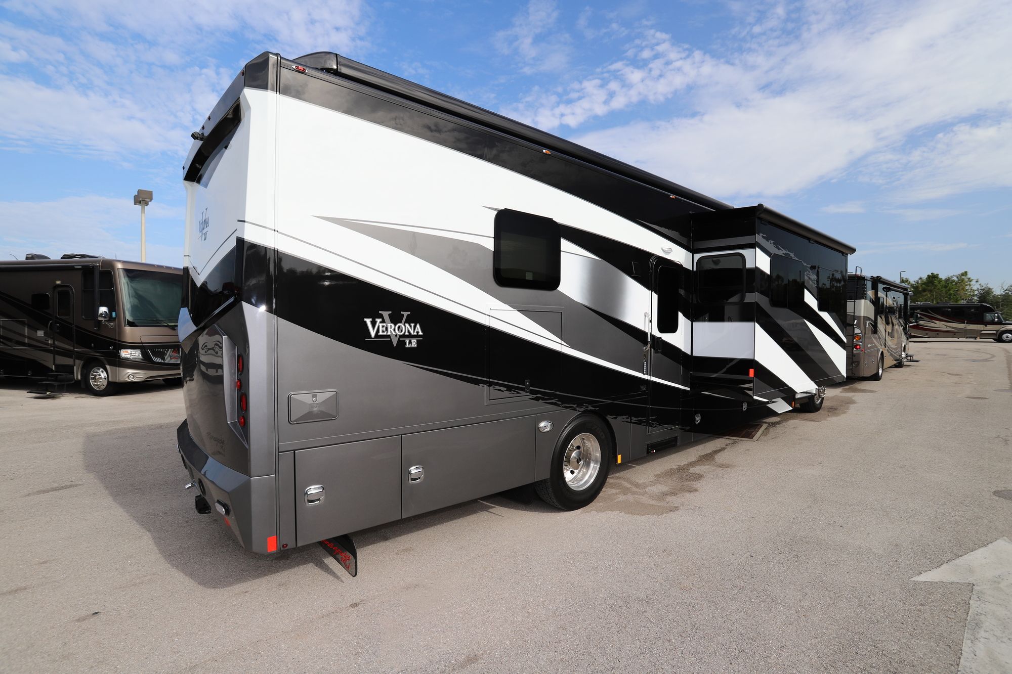 New 2021 Renegade Rv Verona Le 40LRB Super C  For Sale