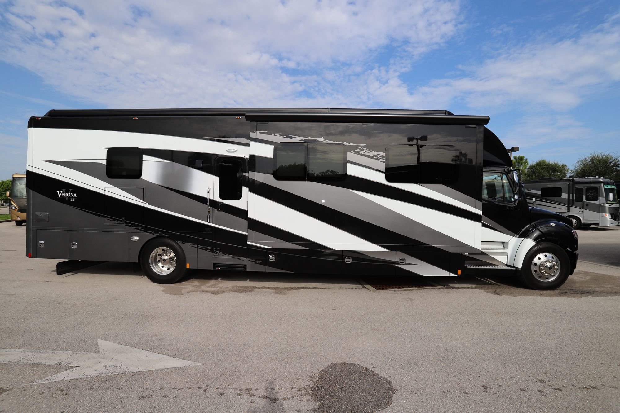 New 2021 Renegade Rv Verona Le 40LRB Super C  For Sale