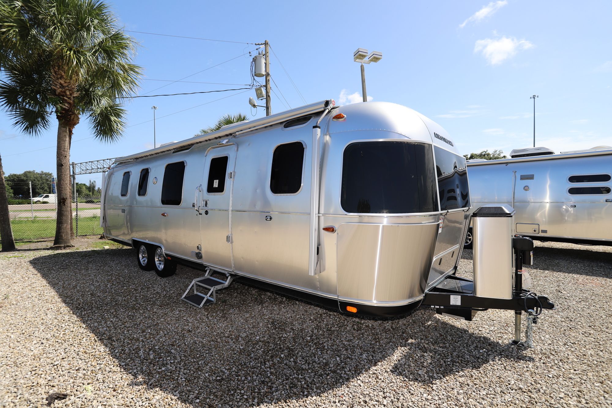 New 2020 Airstream Classic 33FB Travel Trailer  For Sale