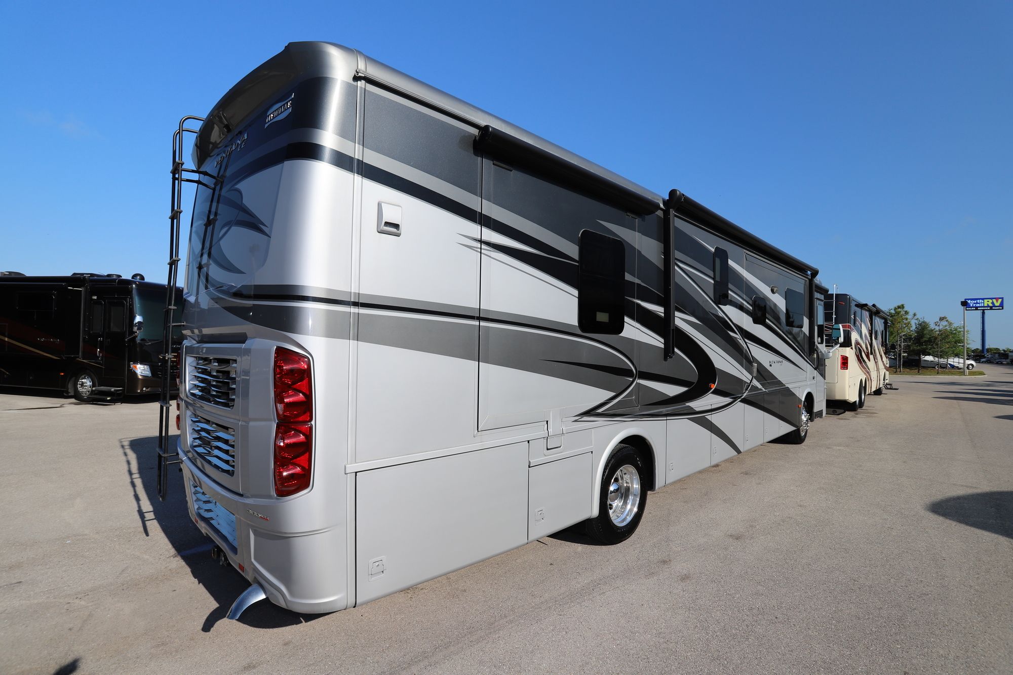 Used 2016 Newmar Ventana Le 4044 Class A  For Sale