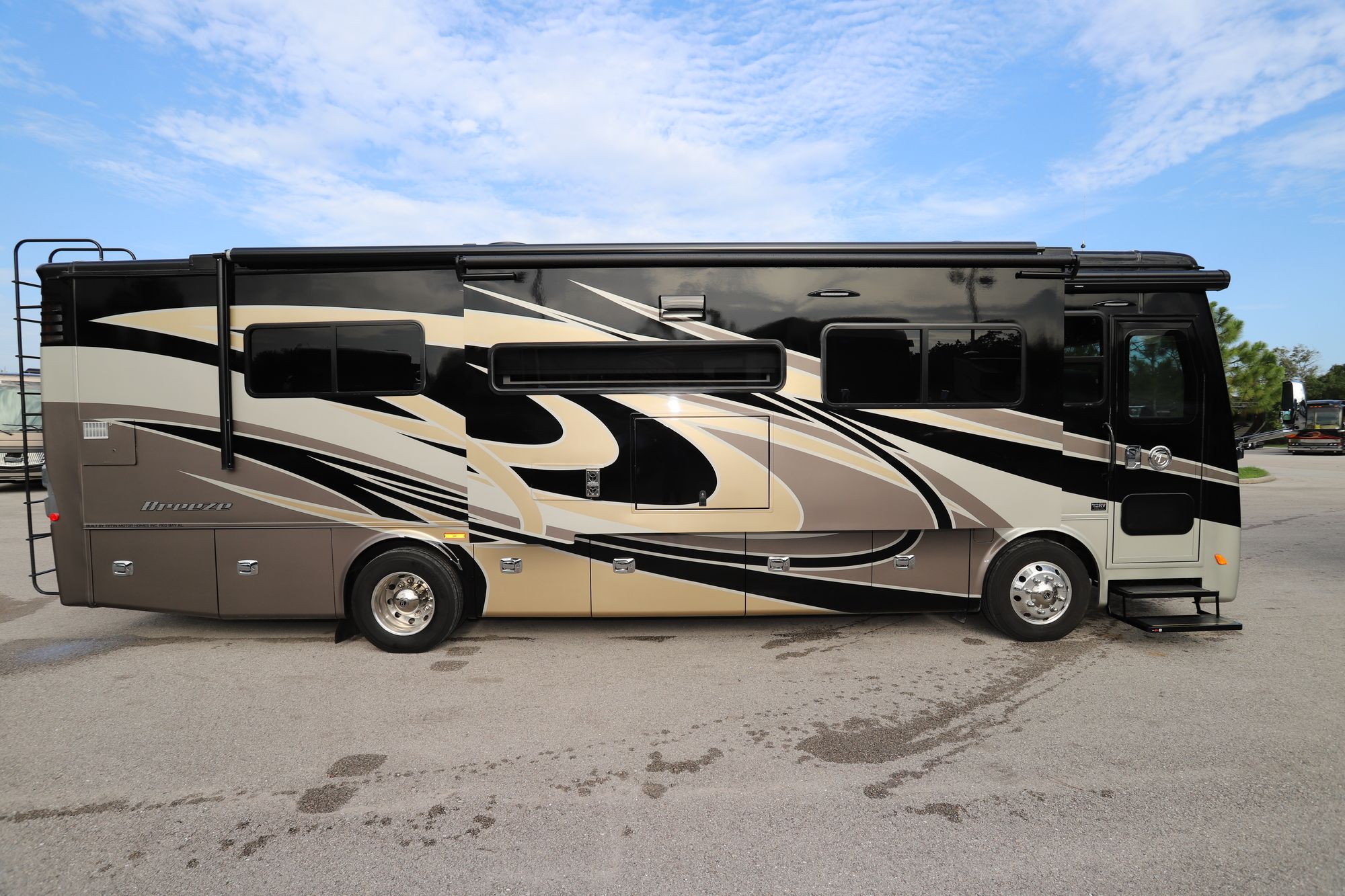 Used 2019 Tiffin Motor Homes Breeze 33BR Class A  For Sale