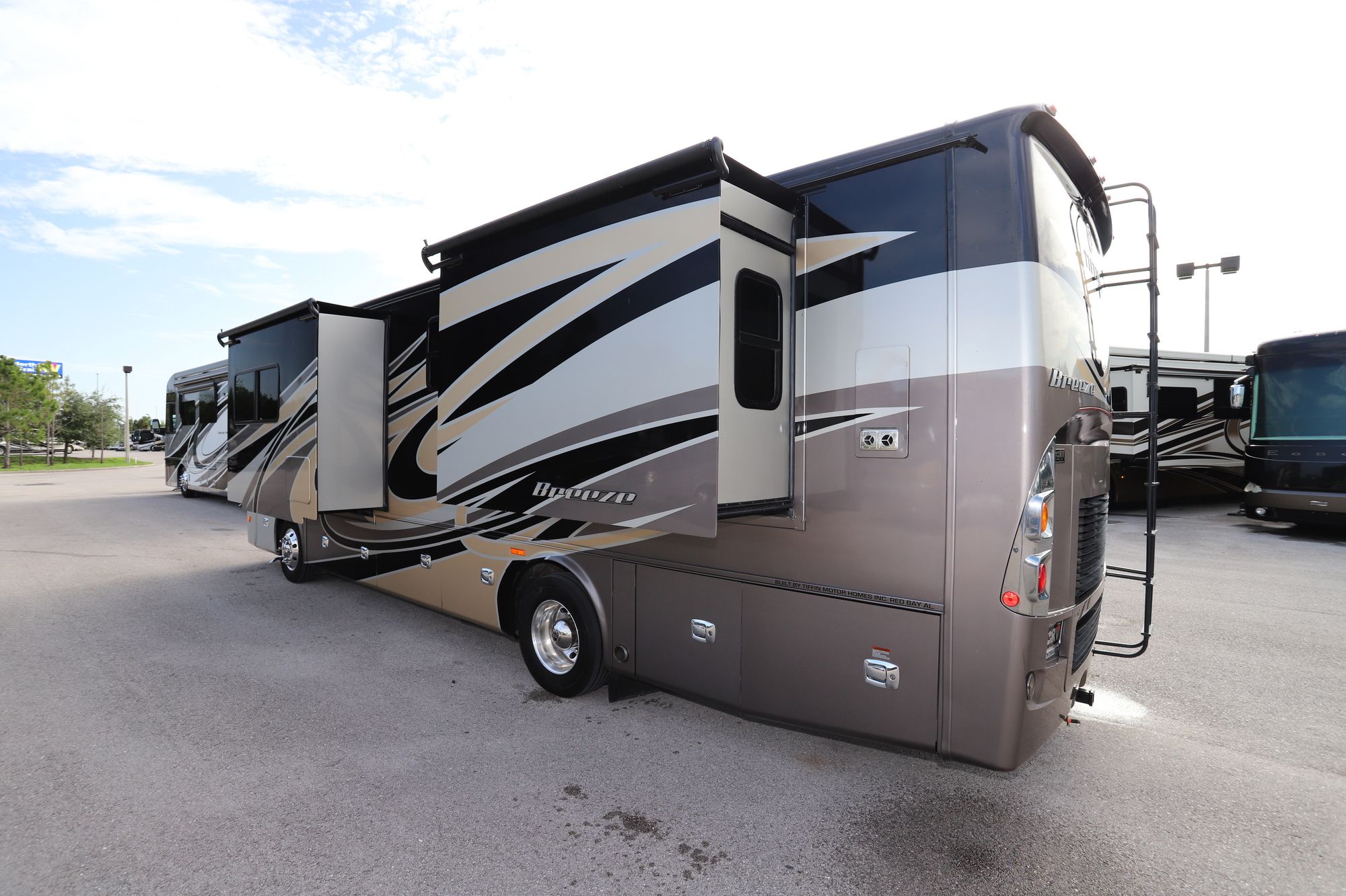 Used 2019 Tiffin Motor Homes Breeze 33BR Class A  For Sale