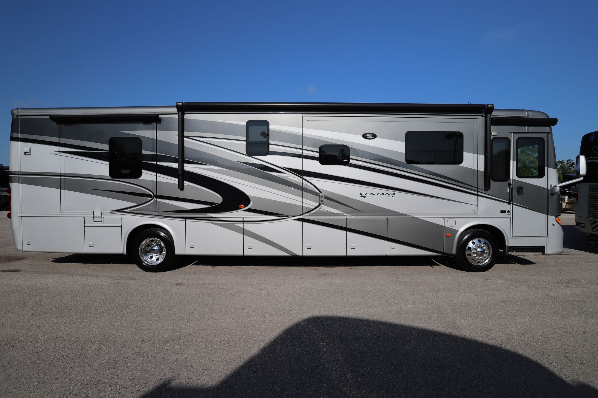 Used 2016 Newmar Ventana Le 4044 Class A  For Sale