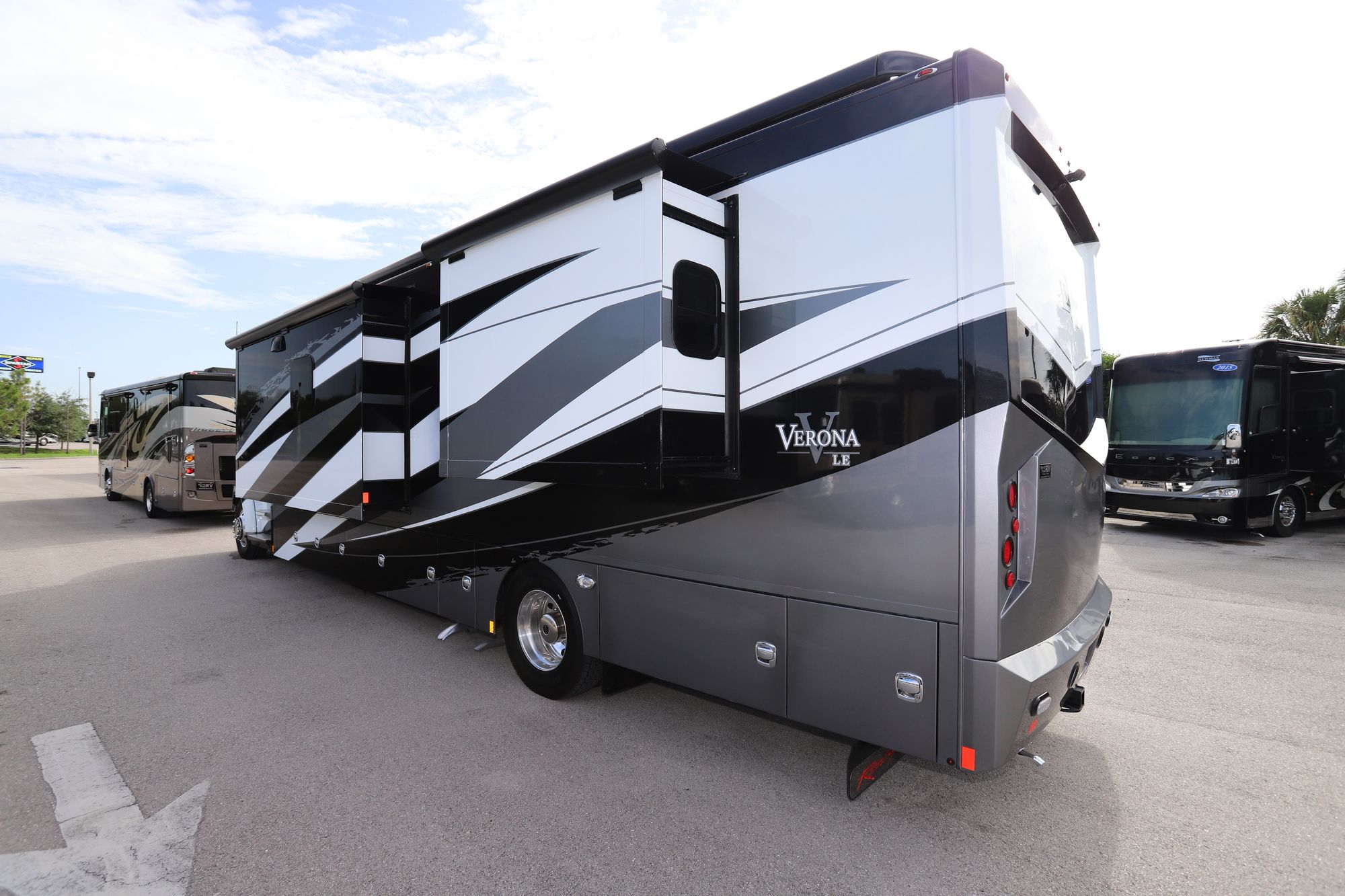 New 2021 Renegade Rv Verona Le 40LRB Super C  For Sale