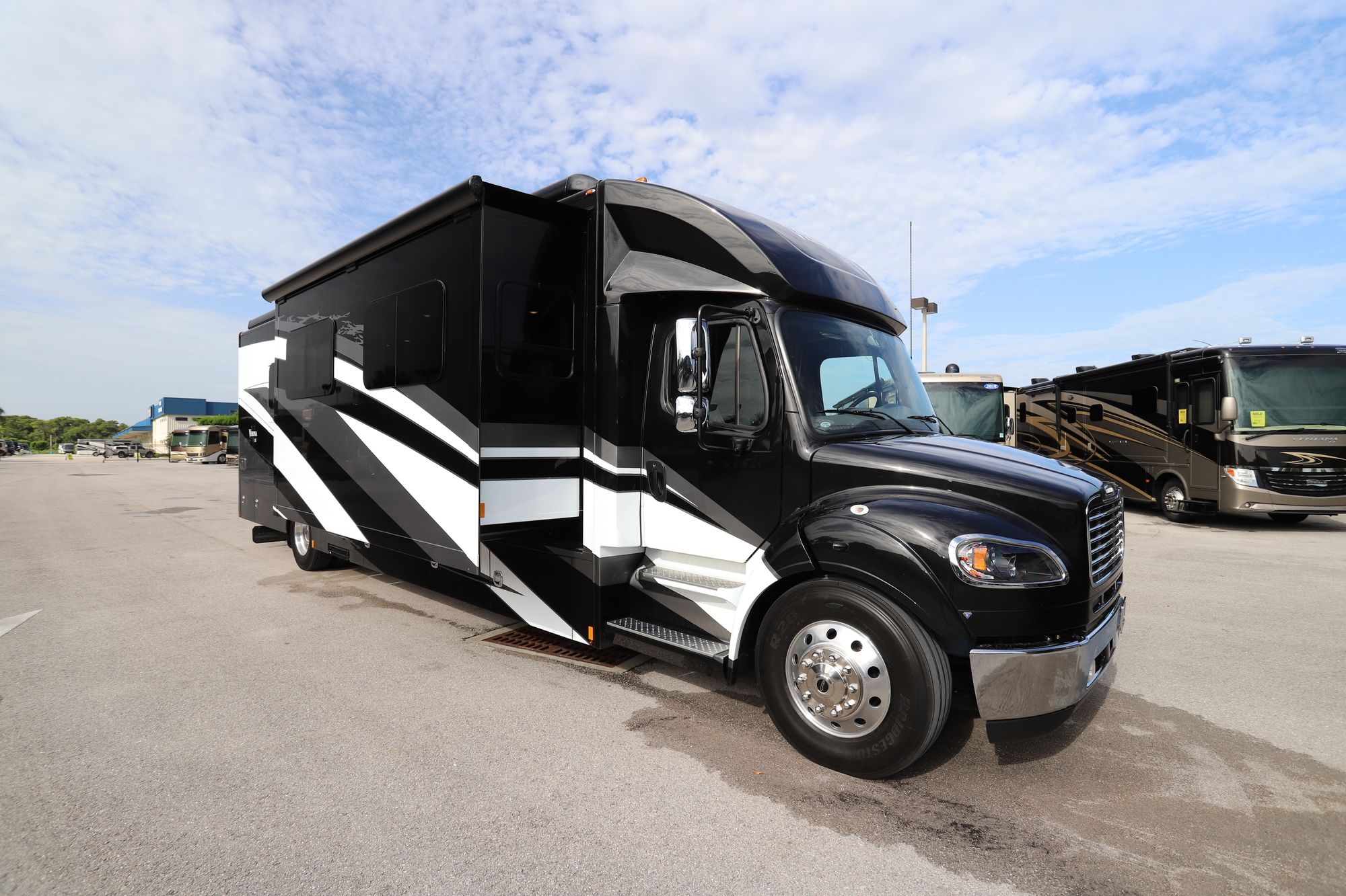 New 2021 Renegade Rv Verona Le 40LRB Super C  For Sale