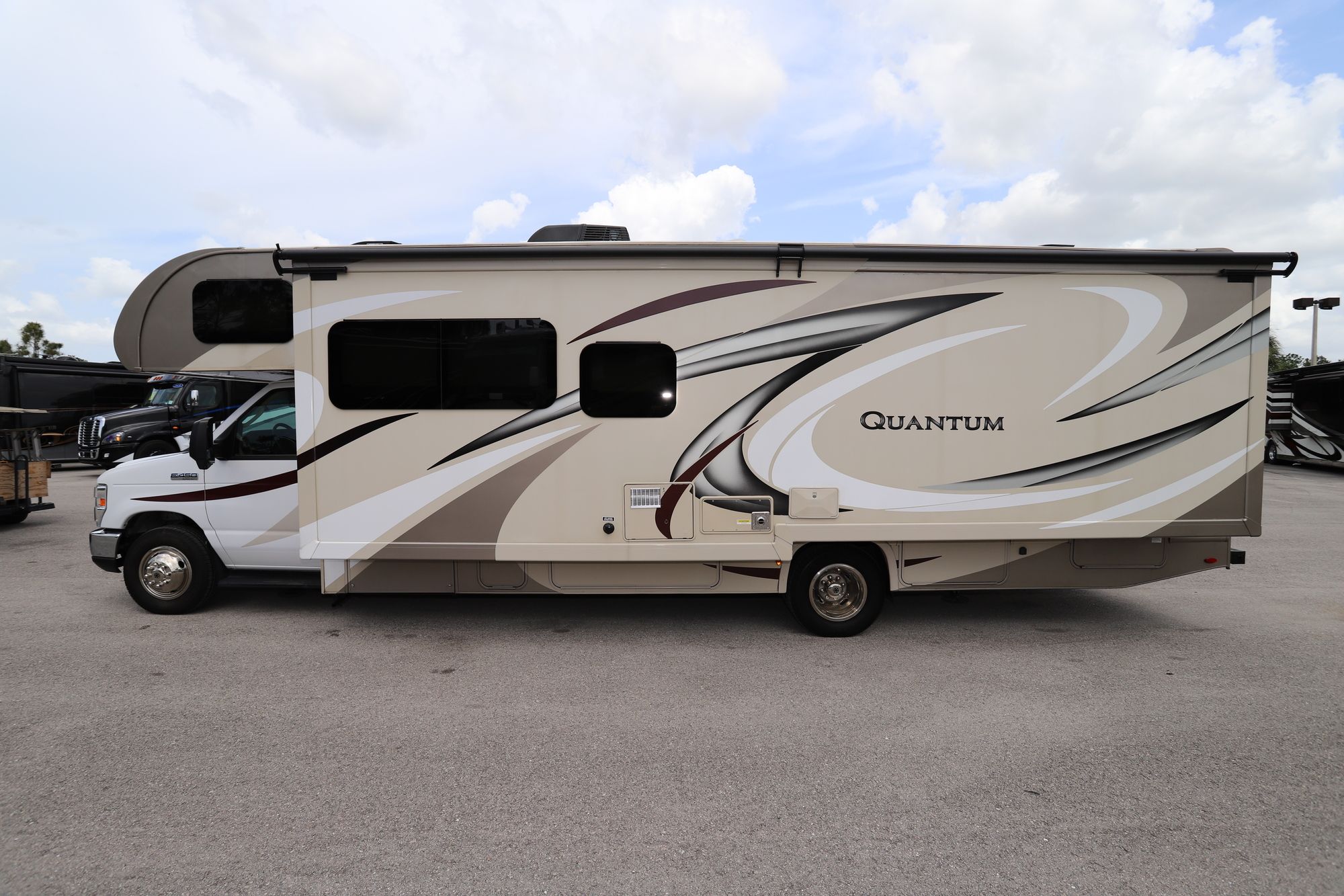 Used 2017 Thor Quantum 31PD Class C  For Sale