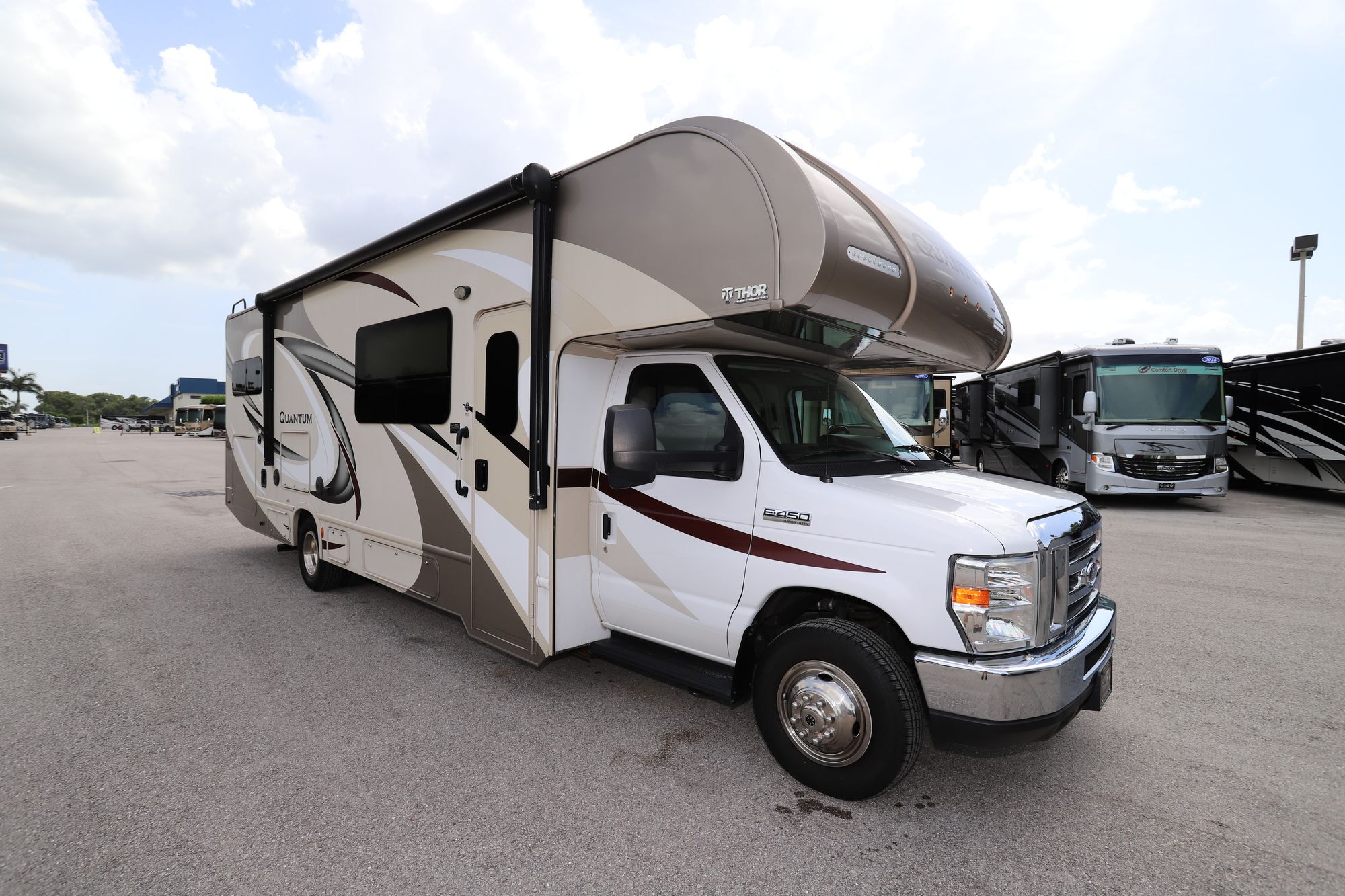 Used 2017 Thor Quantum 31PD Class C  For Sale