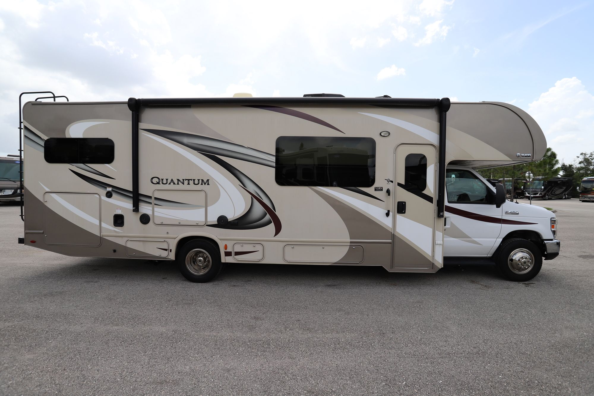 Used 2017 Thor Quantum 31PD Class C  For Sale