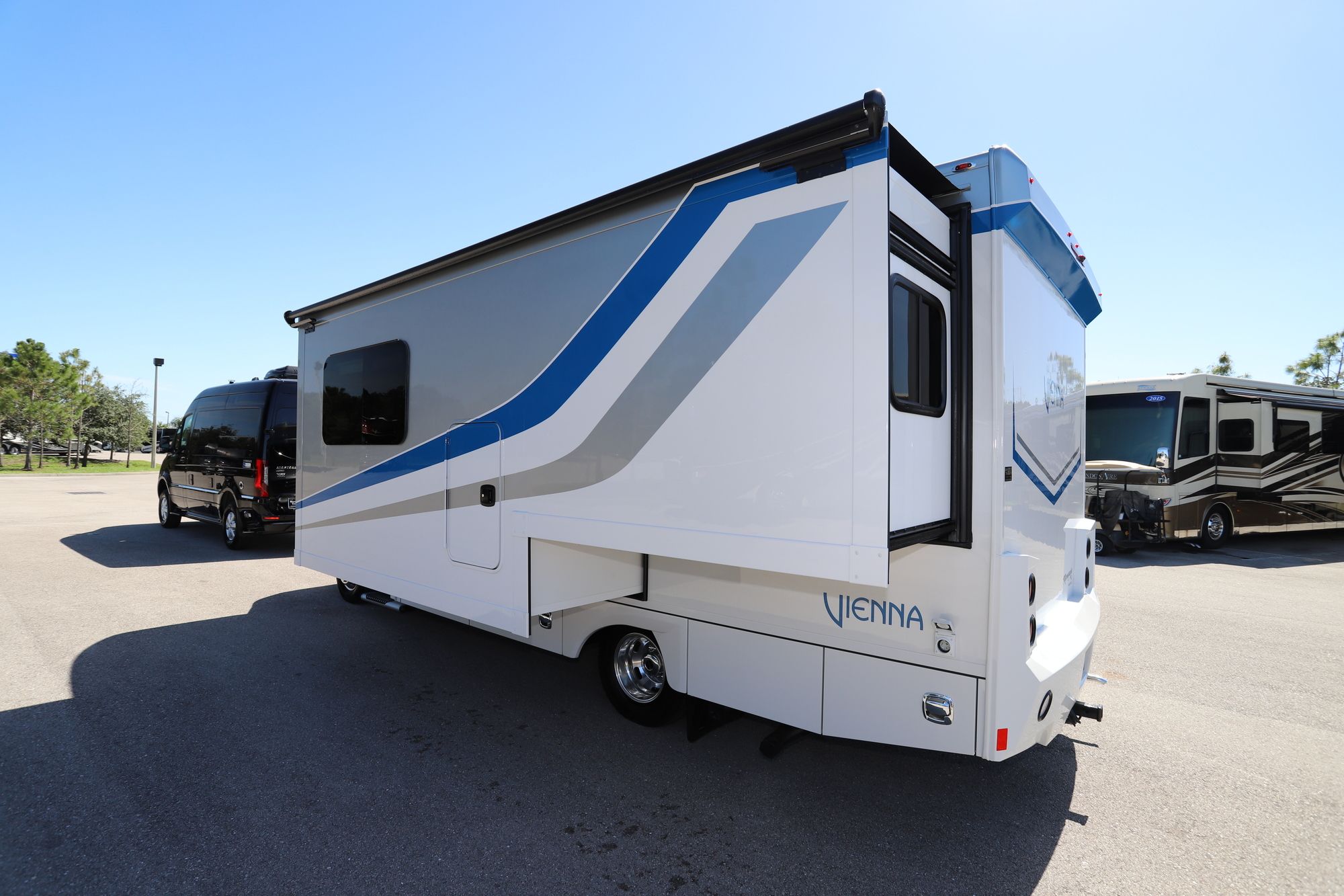New 2021 Renegade Rv Vienna 25-V-FWC Class C  For Sale