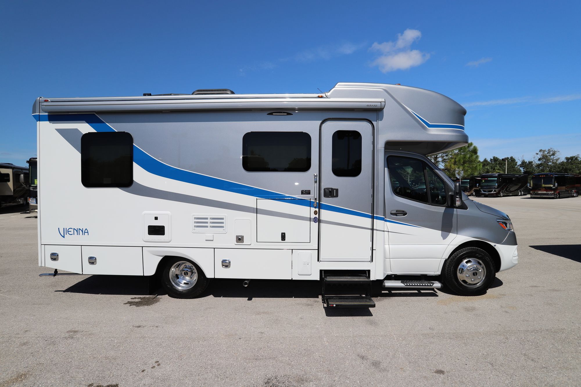 New 2021 Renegade Rv Vienna 25-V-FWC Class C  For Sale