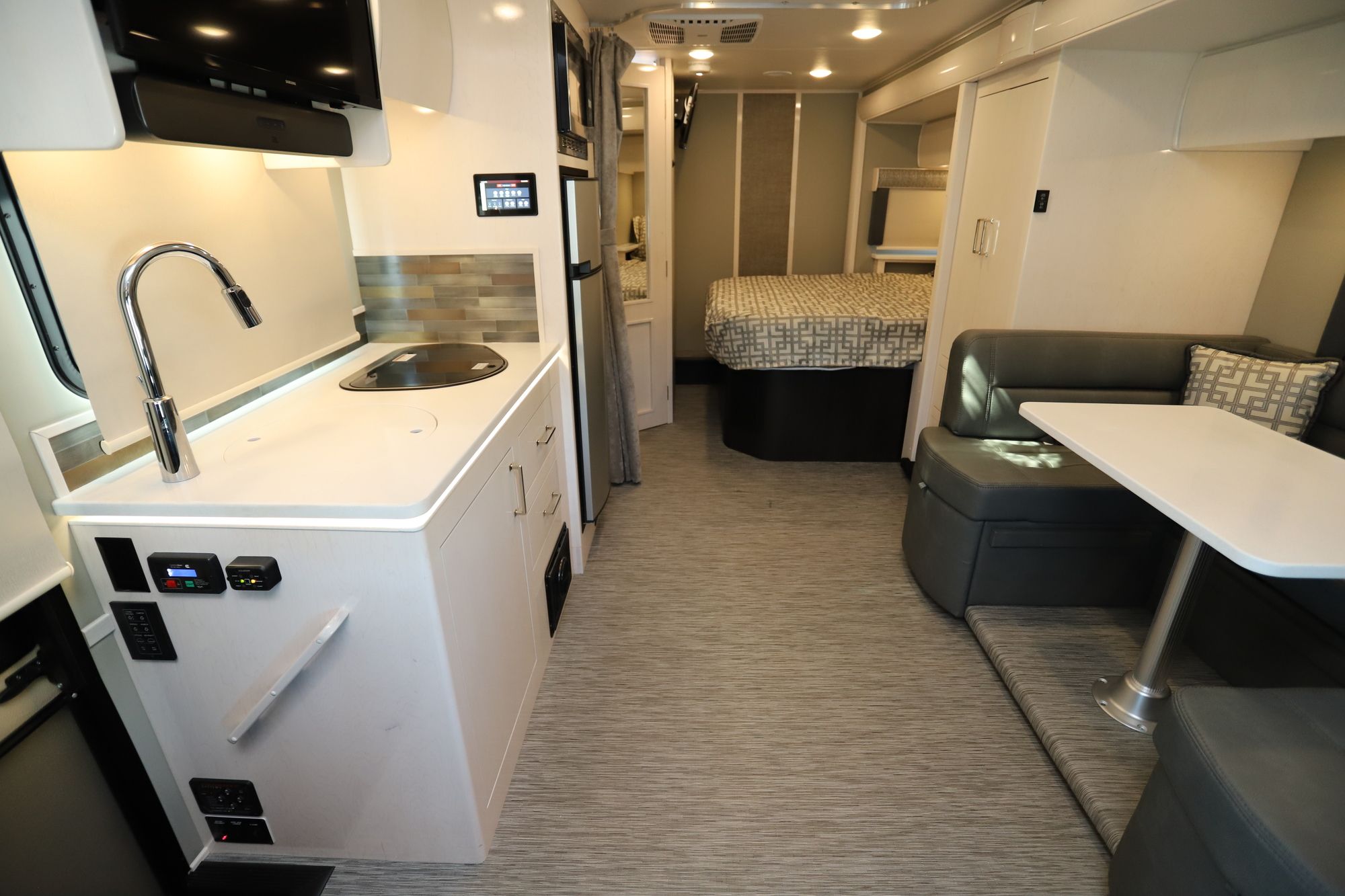 New 2021 Renegade Rv Vienna 25-V-FWC Class C  For Sale