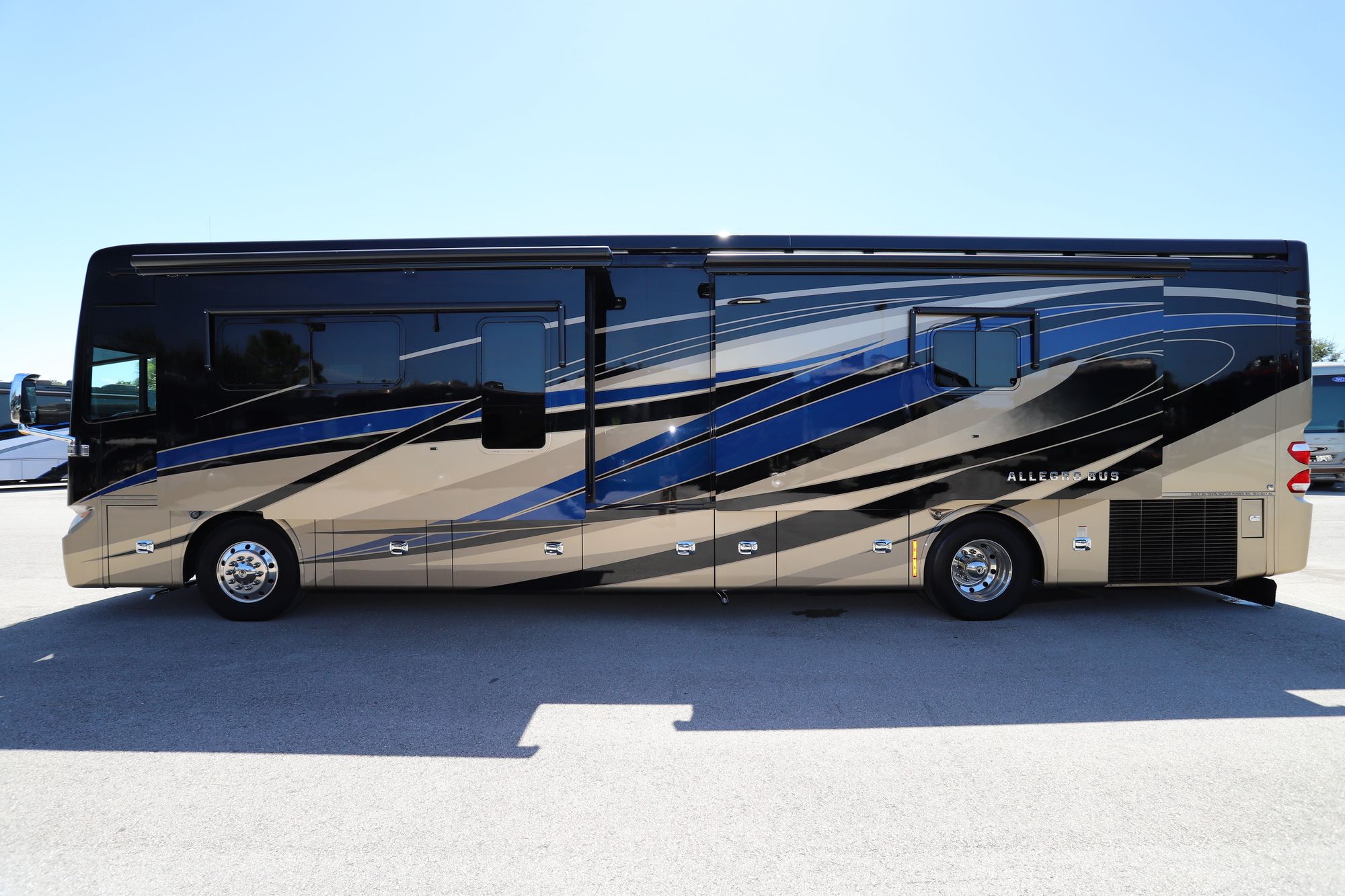 Used 2016 Tiffin Motor Homes Allegro Bus 40AP Class A  For Sale