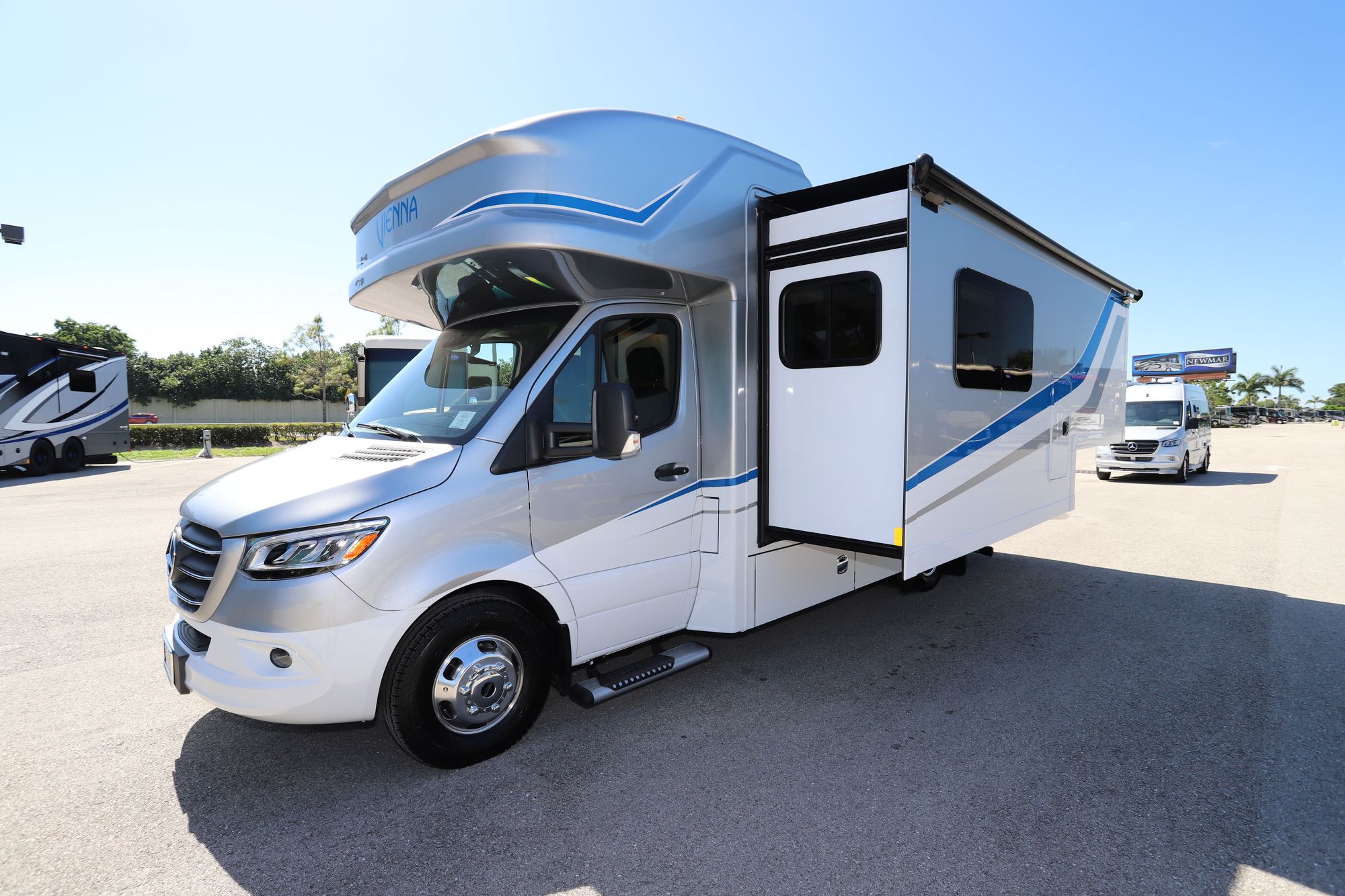 New 2021 Renegade Rv Vienna 25-V-FWC Class C  For Sale