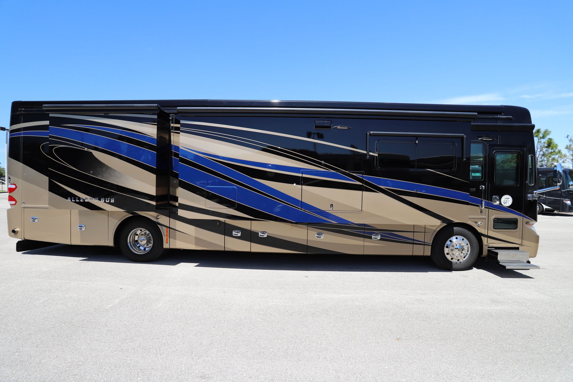 Used 2016 Tiffin Motor Homes Allegro Bus 40AP Class A  For Sale