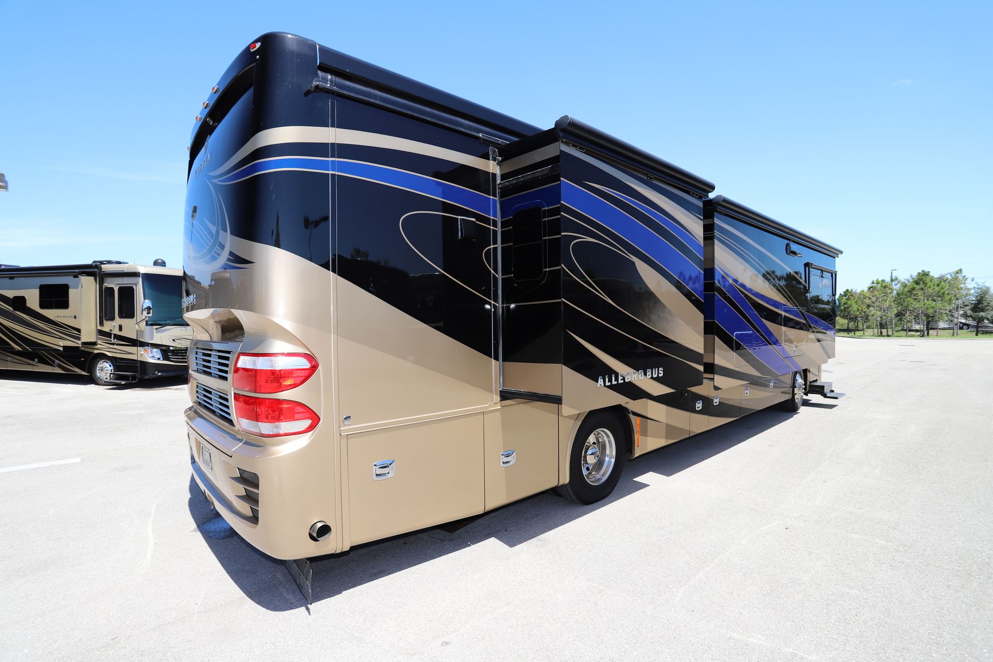 Used 2016 Tiffin Motor Homes Allegro Bus 40AP Class A  For Sale