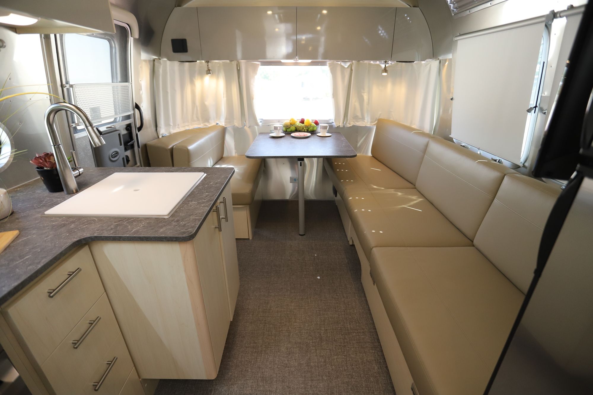 New 2021 Airstream Flying Cloud 25FB Travel Trailer  For Sale