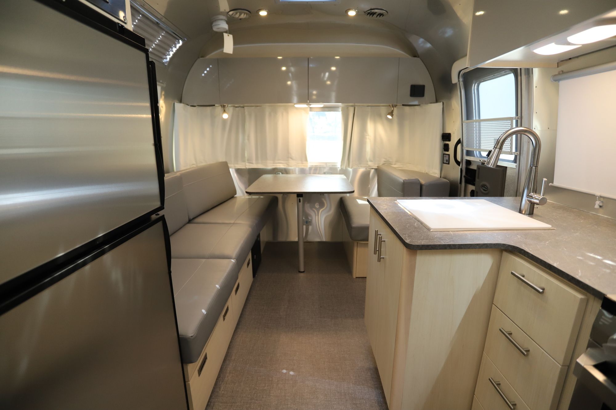 New 2021 Airstream Flying Cloud 25RB Travel Trailer  For Sale