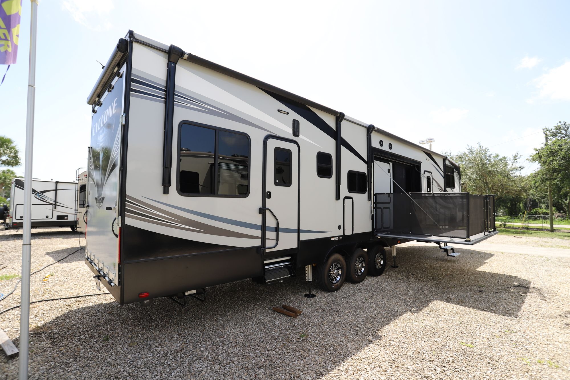 Used 2018 Heartland Rv Cyclone 4270 Fifth Wheel  For Sale