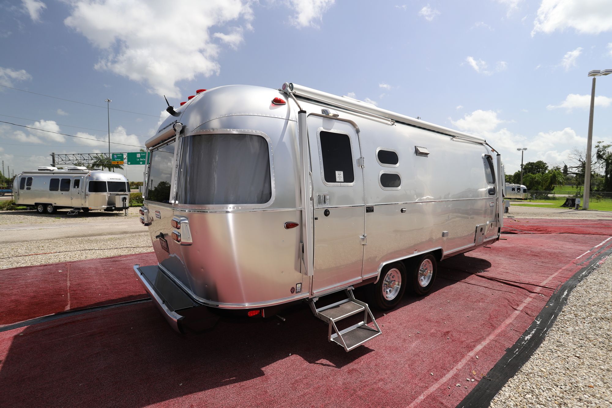 New 2021 Airstream International 25FB Travel Trailer  For Sale