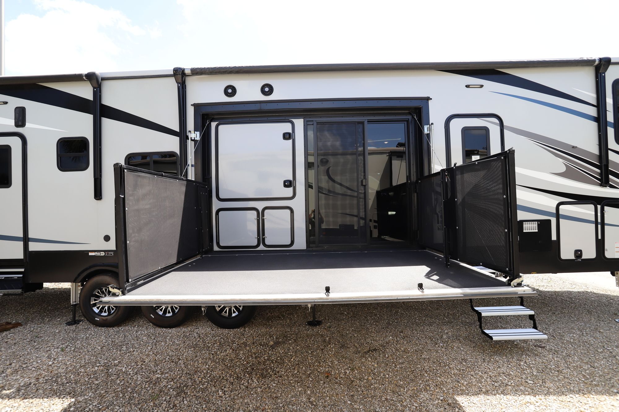 Used 2018 Heartland Rv Cyclone 4270 Fifth Wheel  For Sale