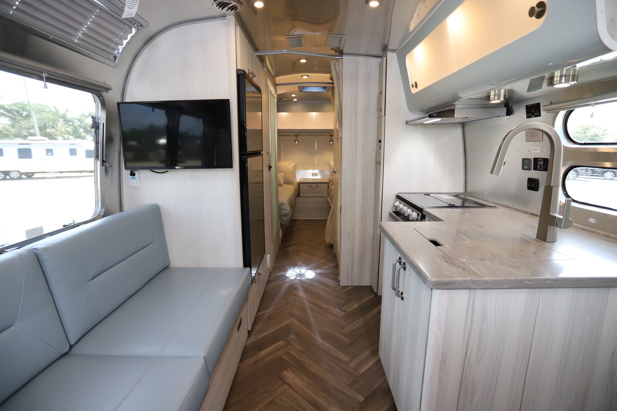 New 2021 Airstream International 25FB Travel Trailer  For Sale