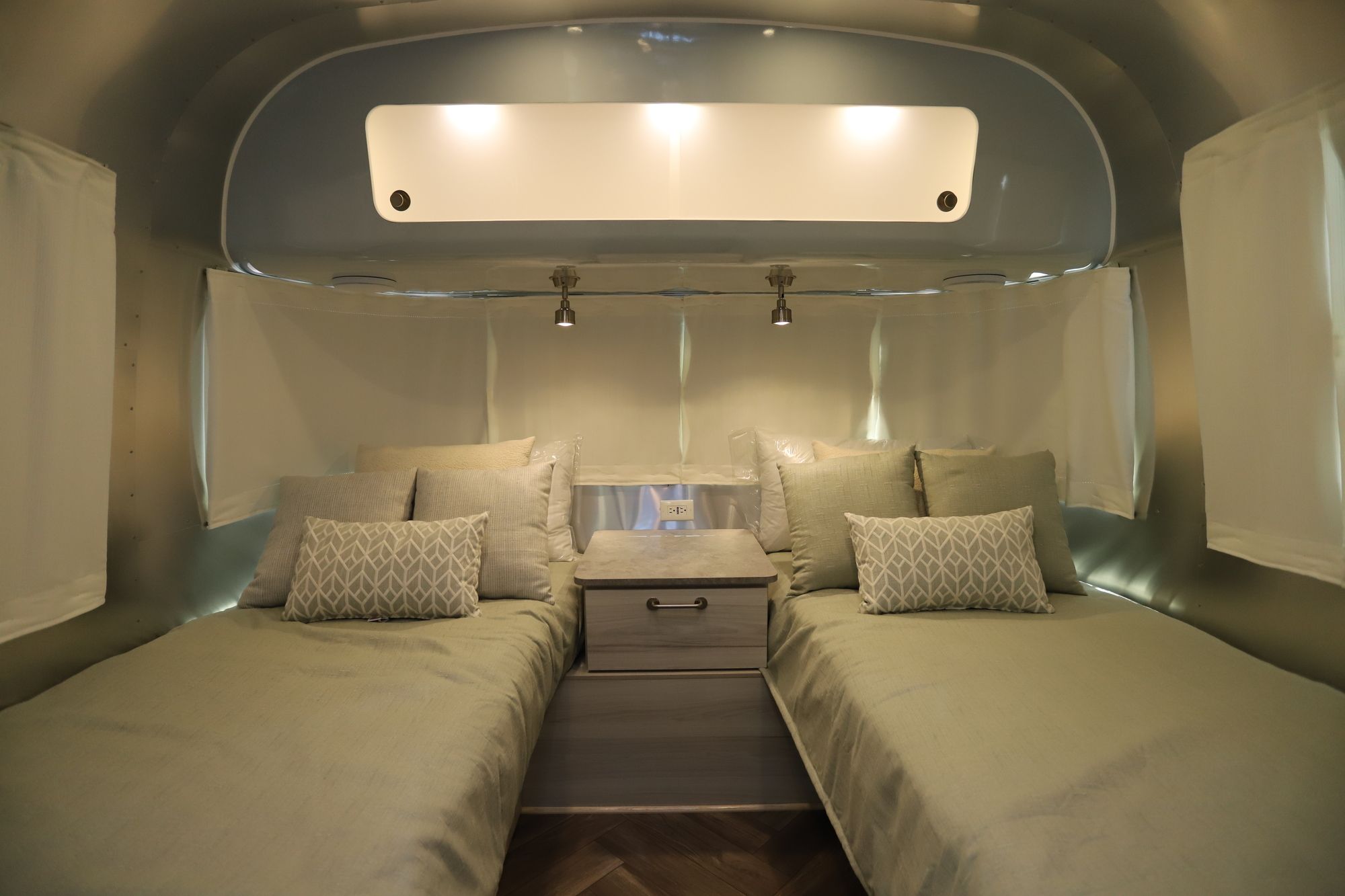 New 2021 Airstream International 25FB Travel Trailer  For Sale