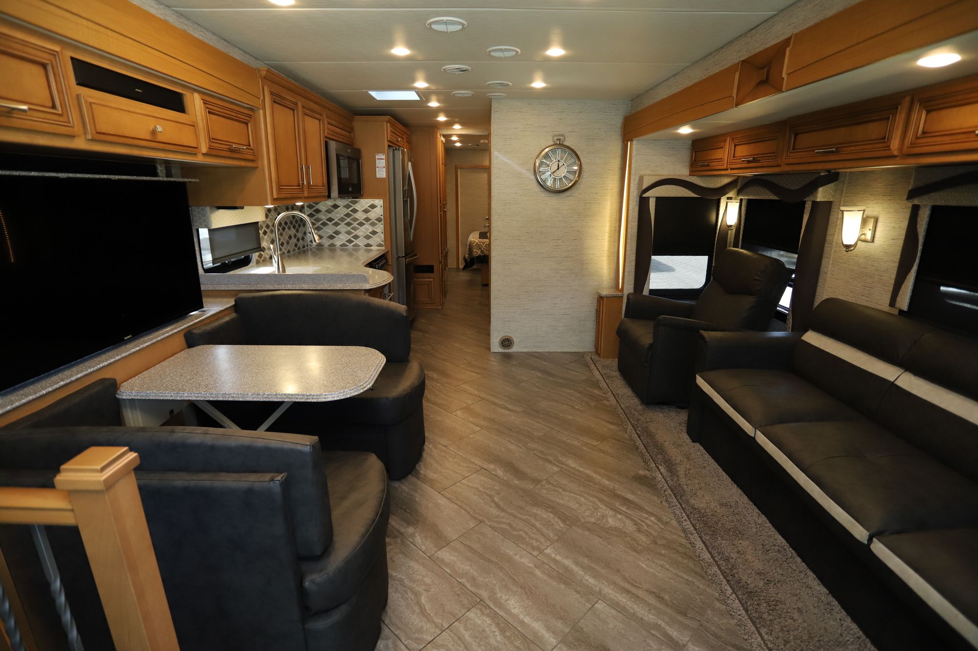 Used 2018 Newmar Canyon Star 3924 Class A  For Sale