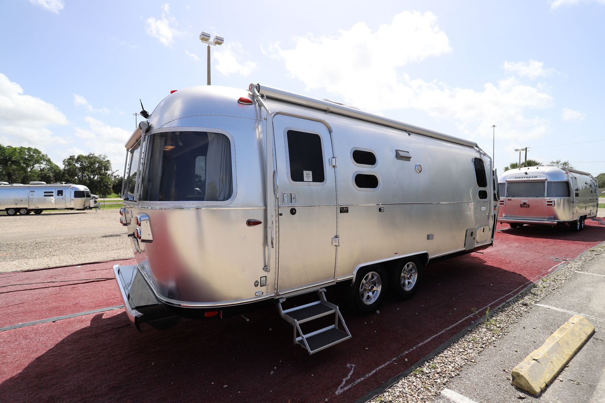 New 2021 Airstream Flying Cloud 25FB Travel Trailer  For Sale