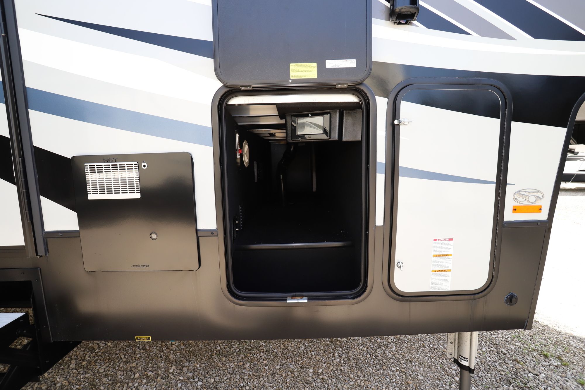 Used 2018 Heartland Rv Cyclone 4270 Fifth Wheel  For Sale