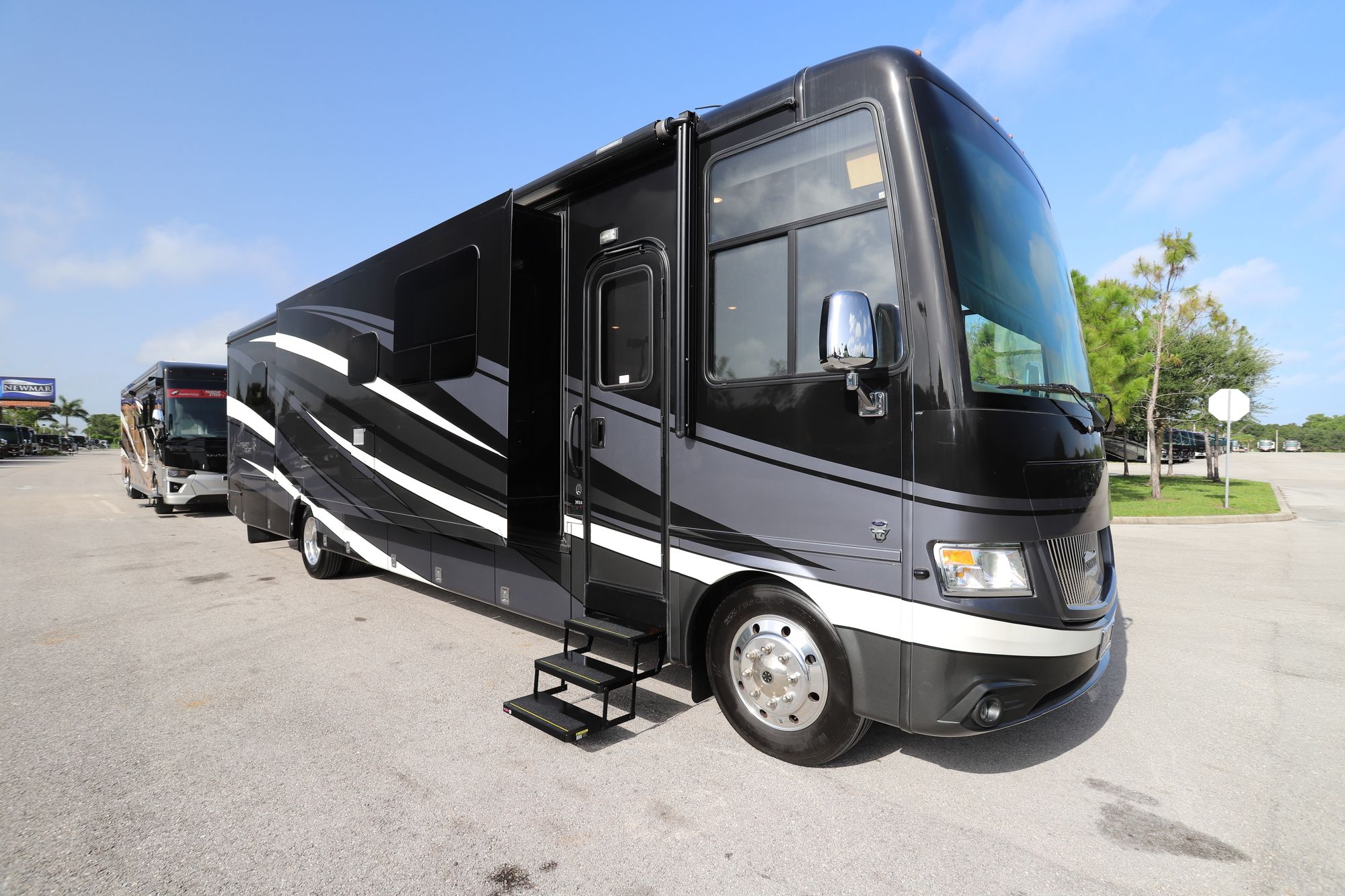 Used 2018 Newmar Canyon Star 3924 Class A  For Sale