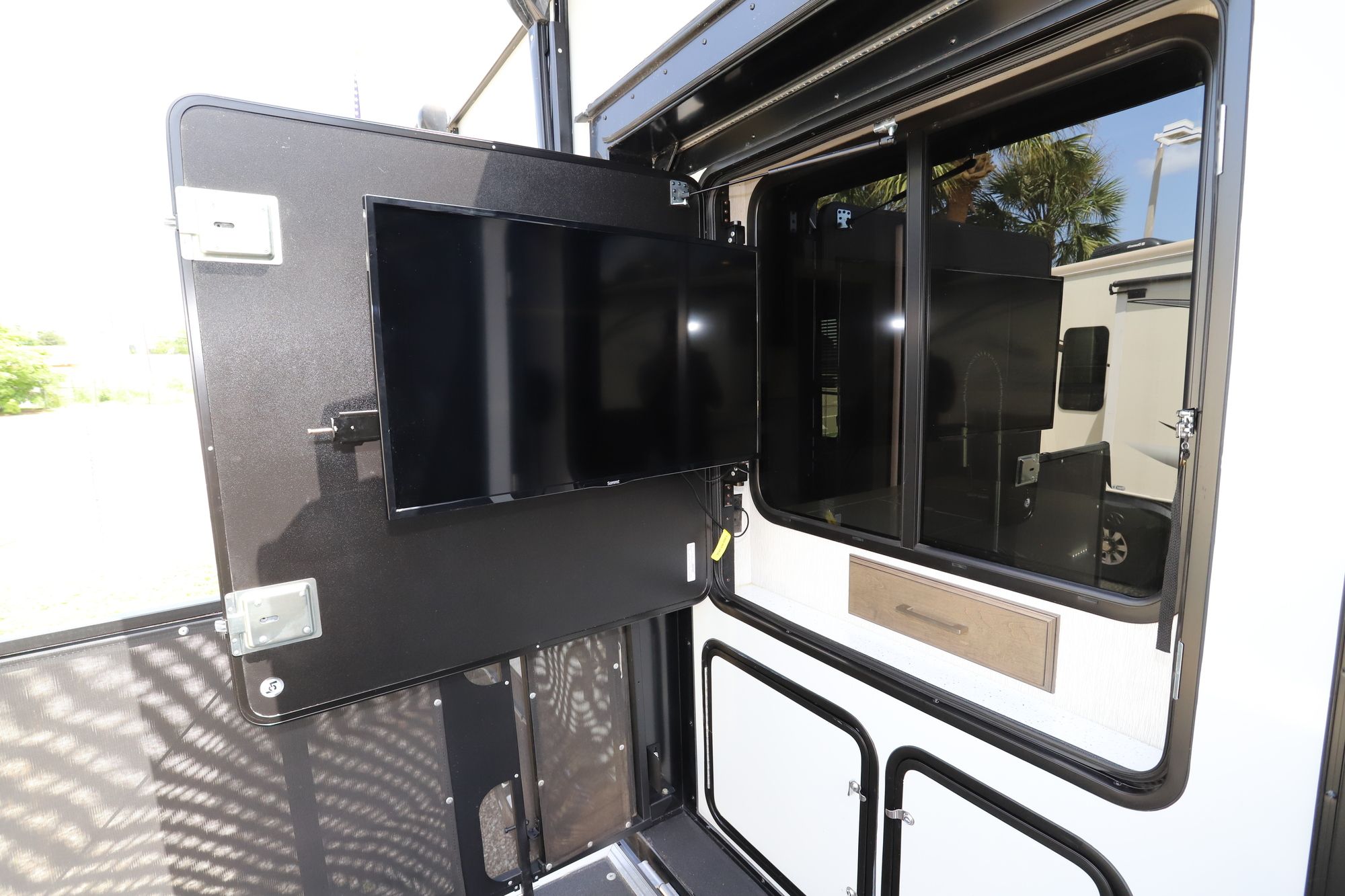 Used 2018 Heartland Rv Cyclone 4270 Fifth Wheel  For Sale