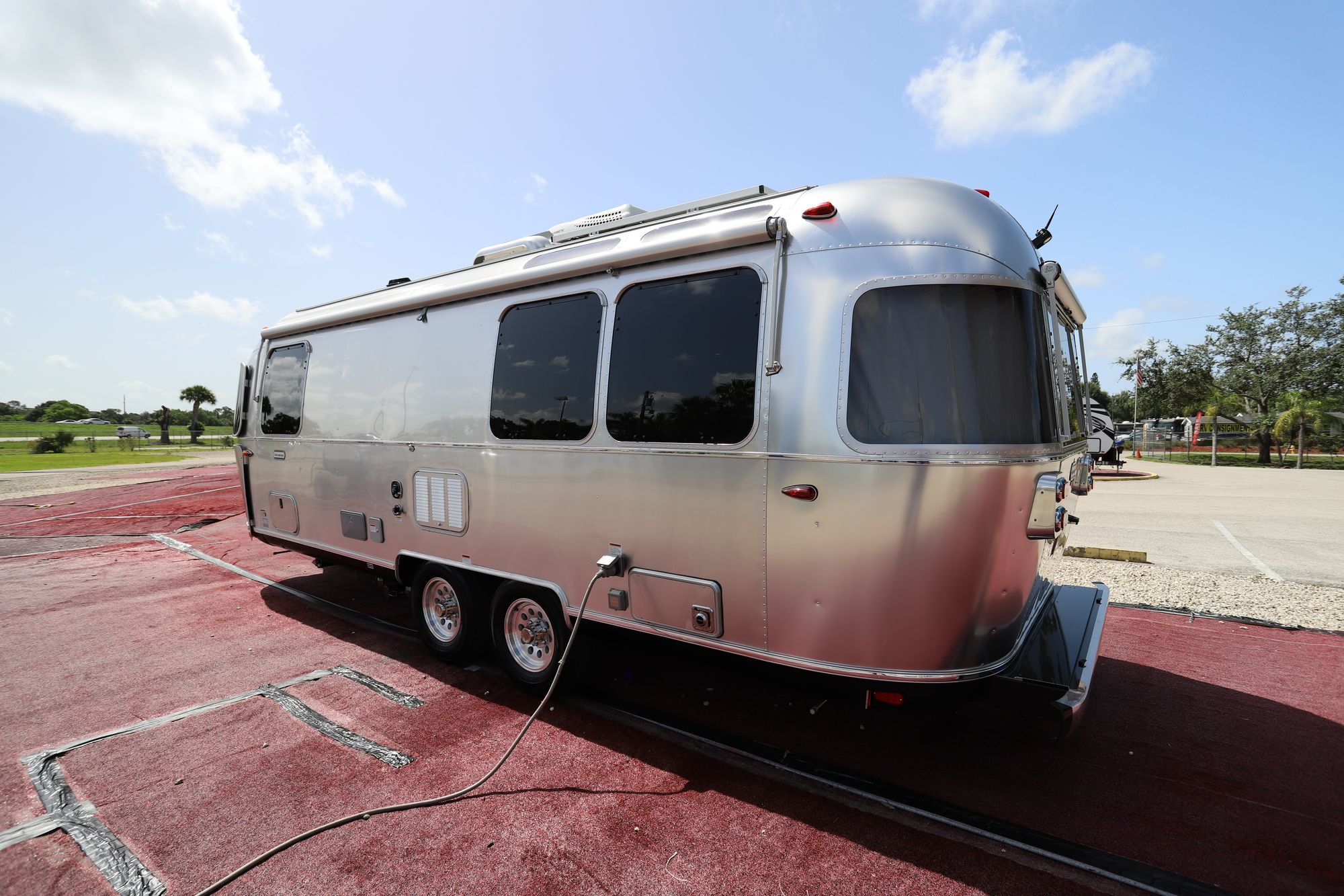 New 2021 Airstream International 25FB Travel Trailer  For Sale