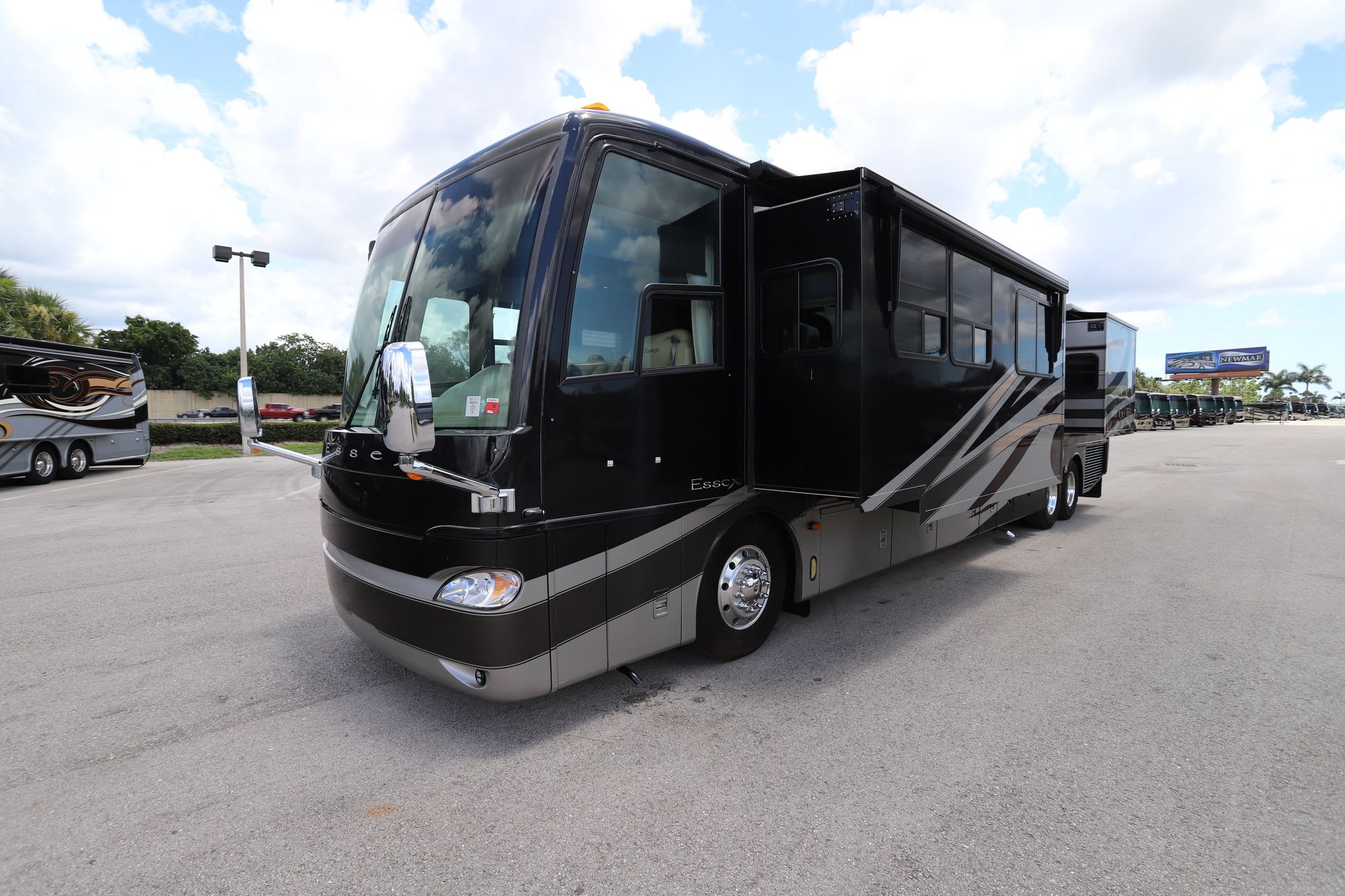 Used 2005 Newmar Essex 4505 Class A  For Sale