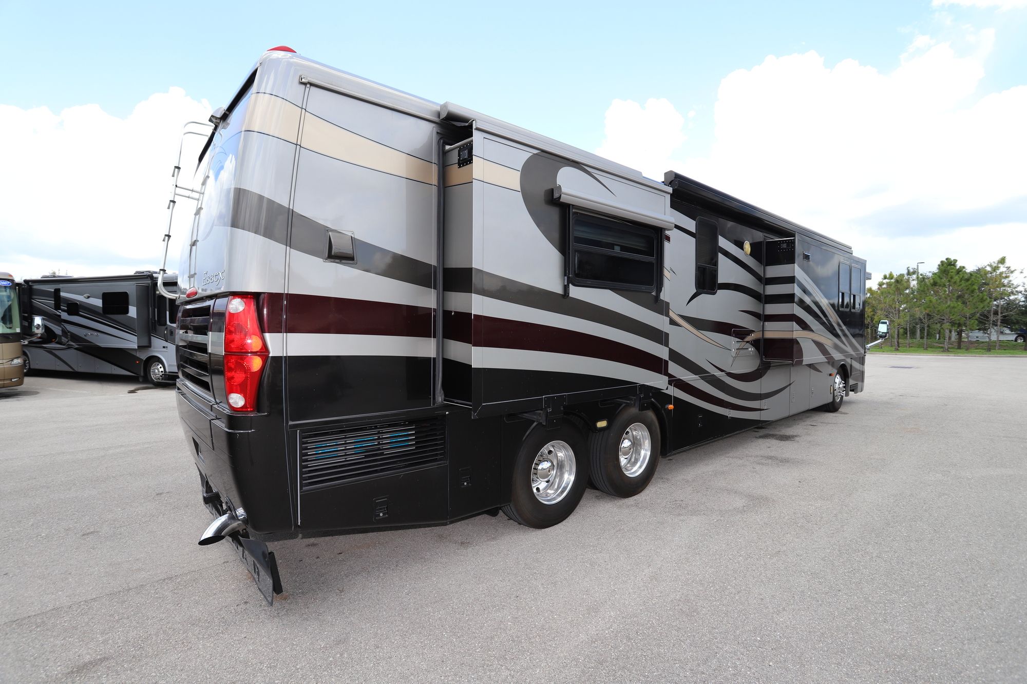 Used 2005 Newmar Essex 4505 Class A  For Sale