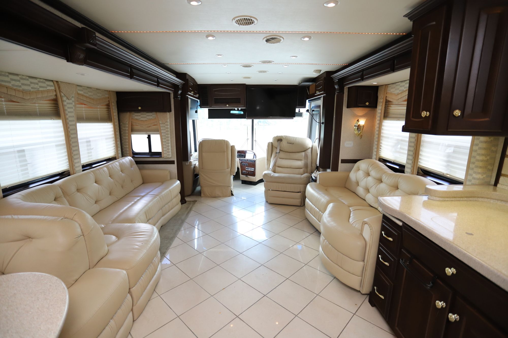 Used 2005 Newmar Essex 4505 Class A  For Sale