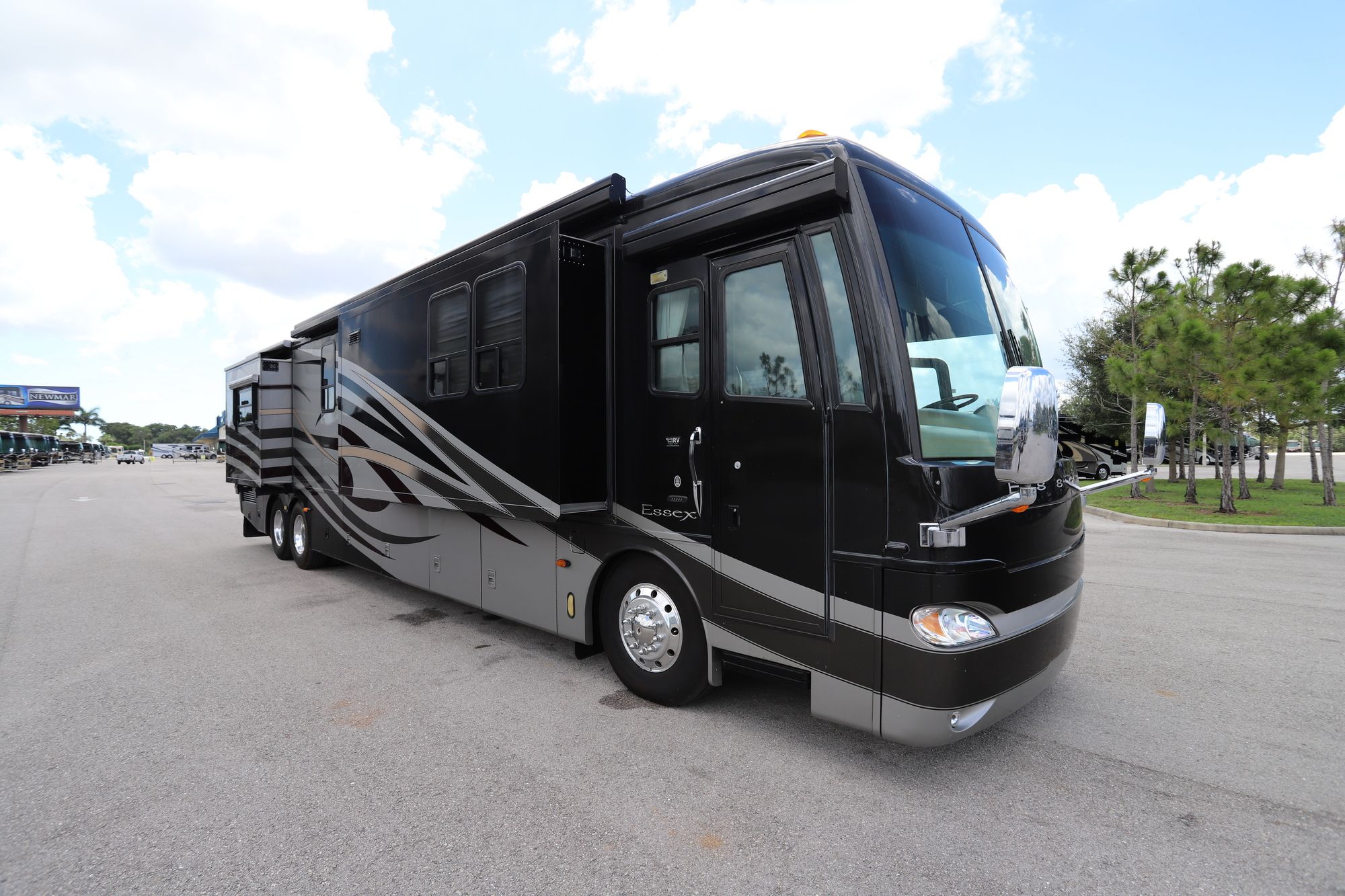 Used 2005 Newmar Essex 4505 Class A  For Sale