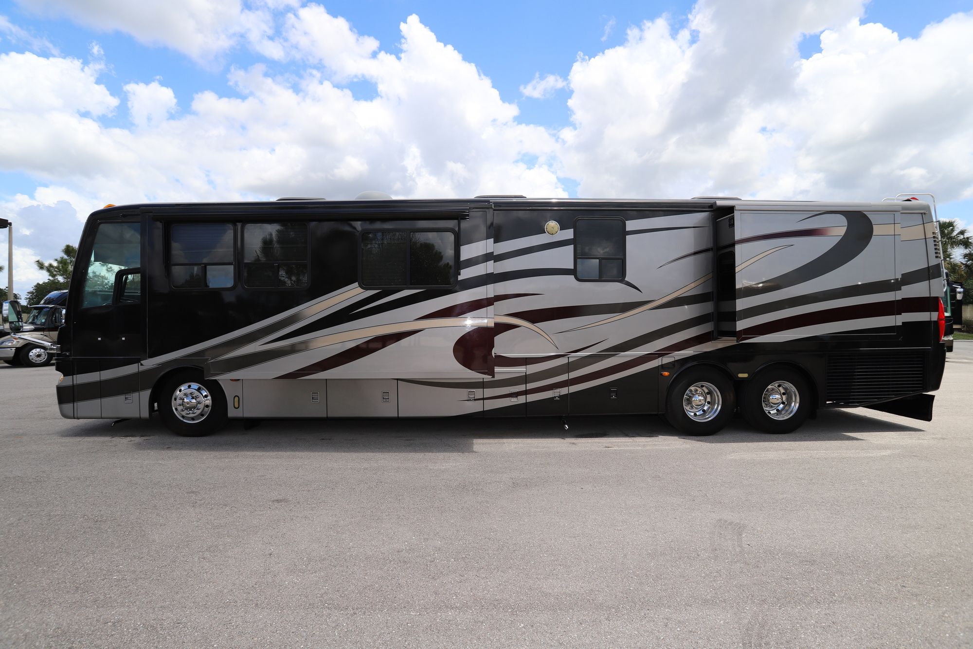 Used 2005 Newmar Essex 4505 Class A  For Sale