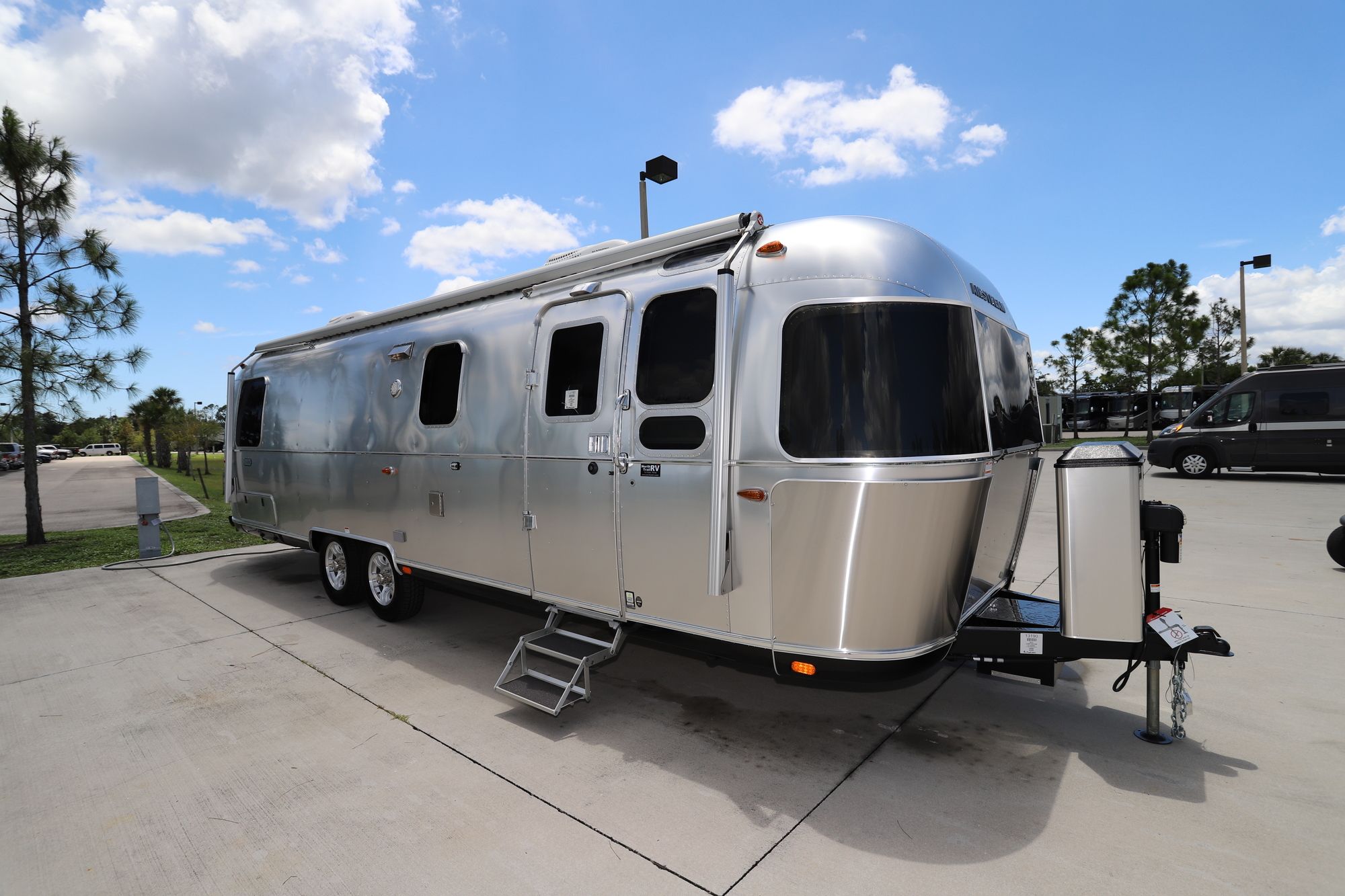 New 2021 Airstream Classic 30RB Travel Trailer  For Sale